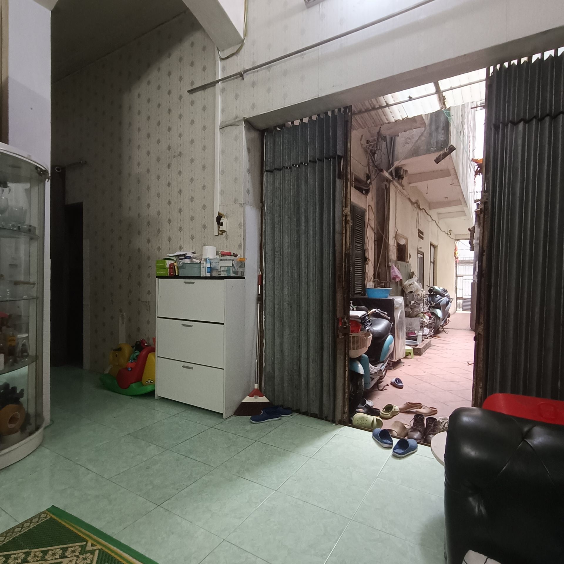 Bán nhà Lương Khánh Thiện - diện tích 135m2 3 tầng - Ô tô đỗ cửa - giá 37 tỷ