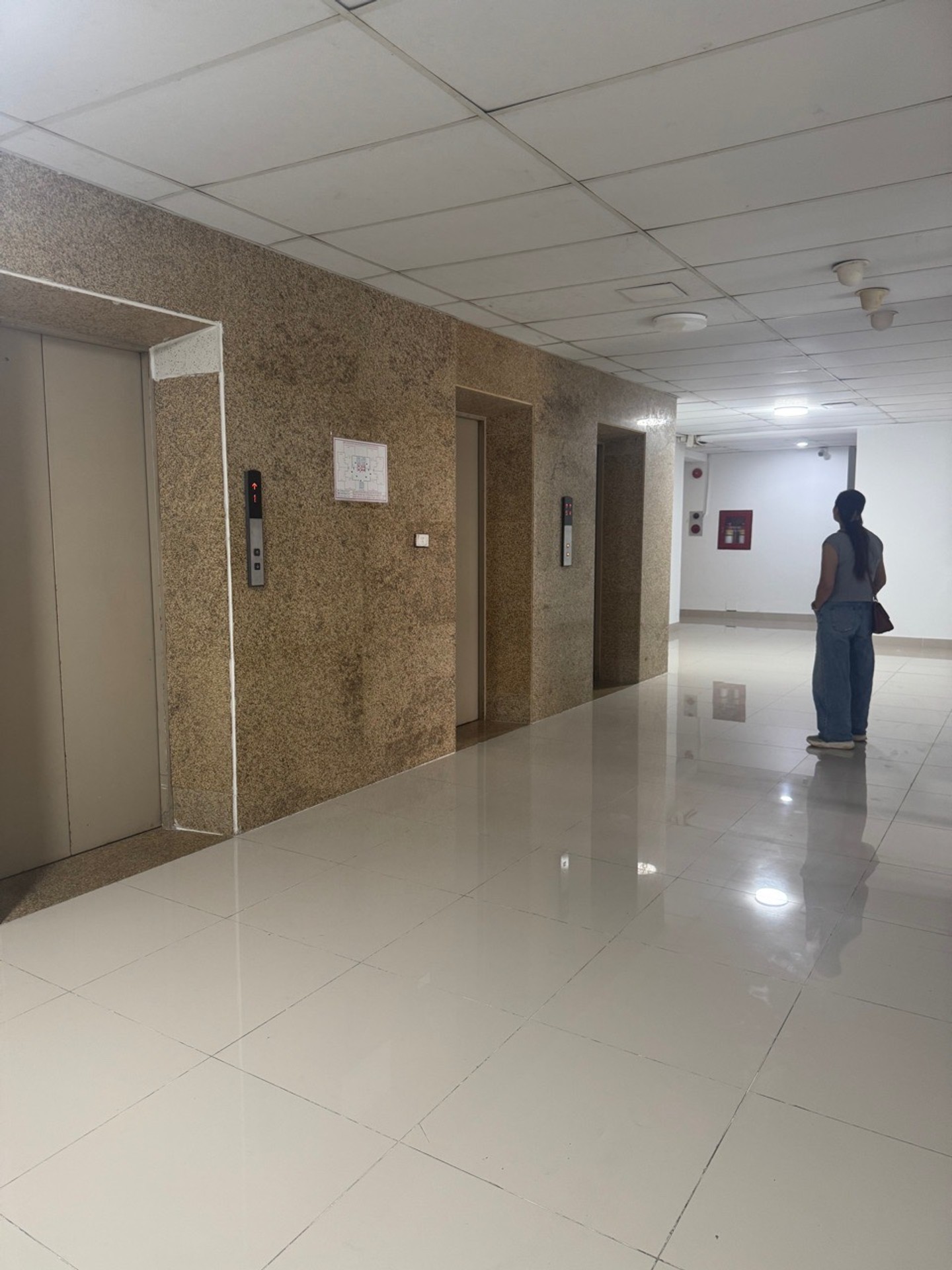 Bán nhà Định Công - diện tích 122m2 8 tầng - Lô góc - giá 8,4 tỷ