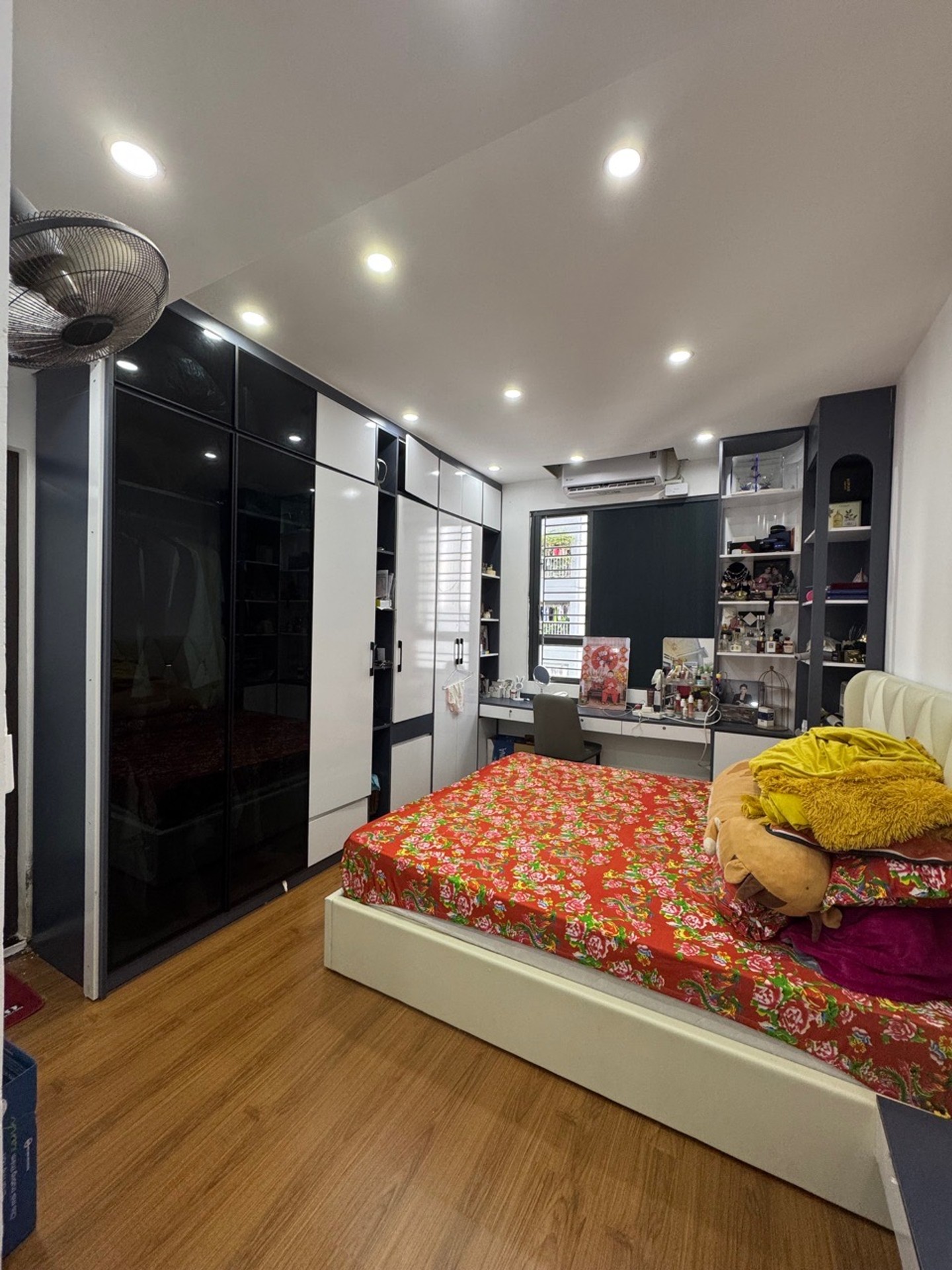 Bán nhà Định Công - diện tích 122m2 8 tầng - Lô góc - giá 8,4 tỷ