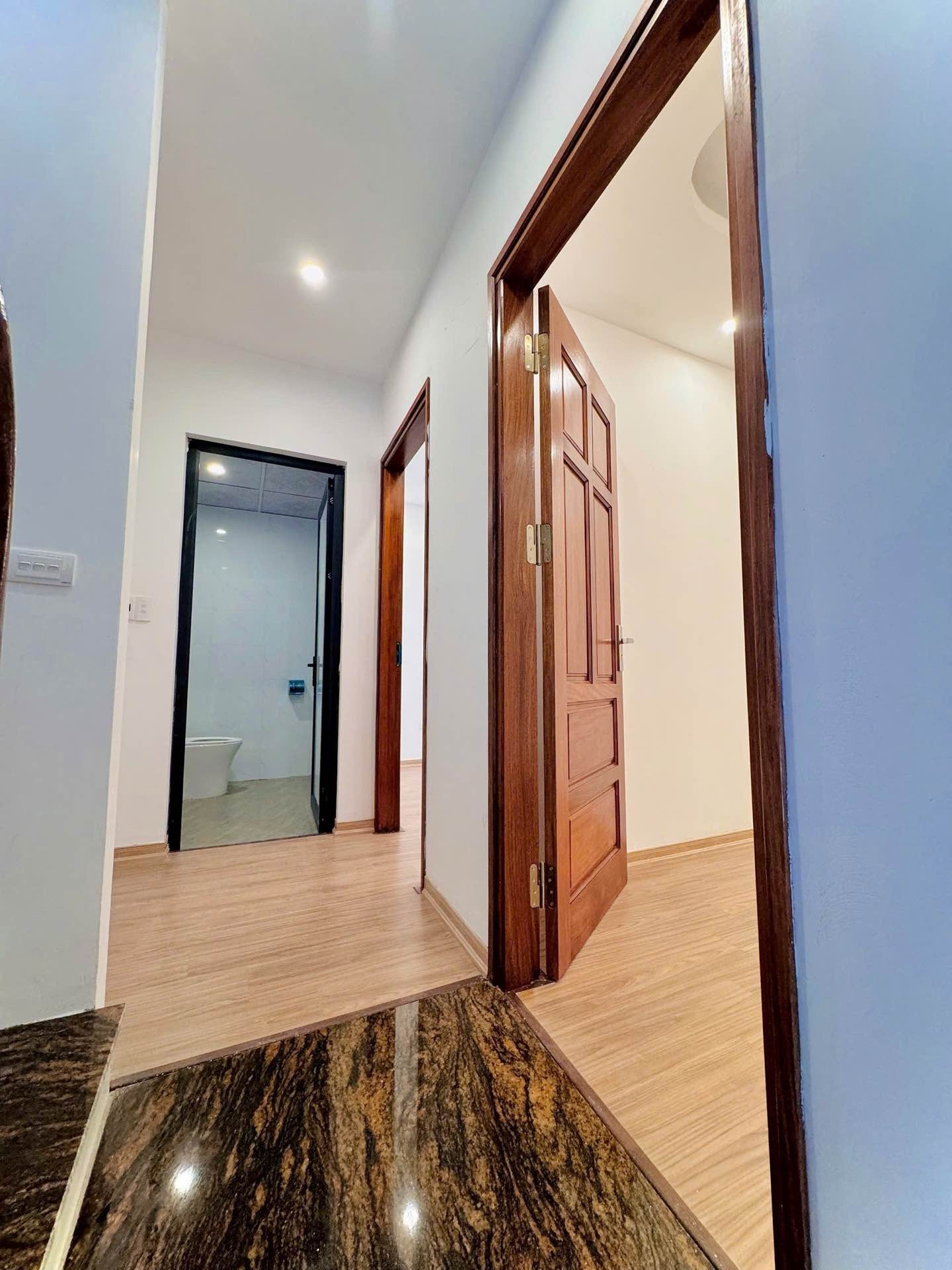 Bán nhà Bạch Đằng - diện tích 34m2 5 tầng - ô tô dừng đỗ - giá 9,5 tỷ