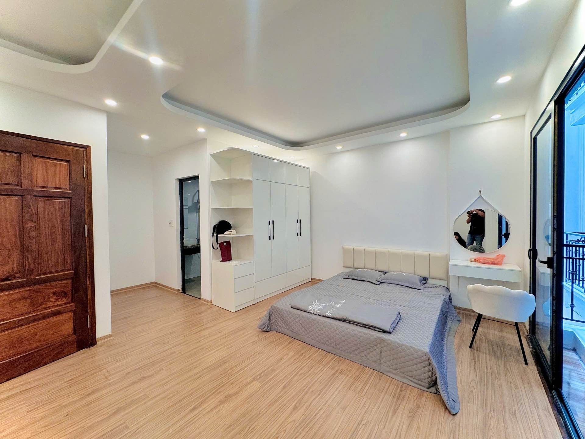 Bán nhà Bạch Đằng - diện tích 34m2 5 tầng - ô tô dừng đỗ - giá 9,5 tỷ