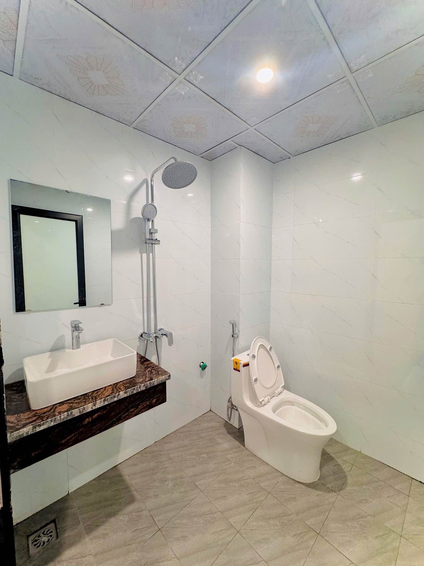 Bán nhà Bạch Đằng - diện tích 34m2 5 tầng - ô tô dừng đỗ - giá 9,5 tỷ