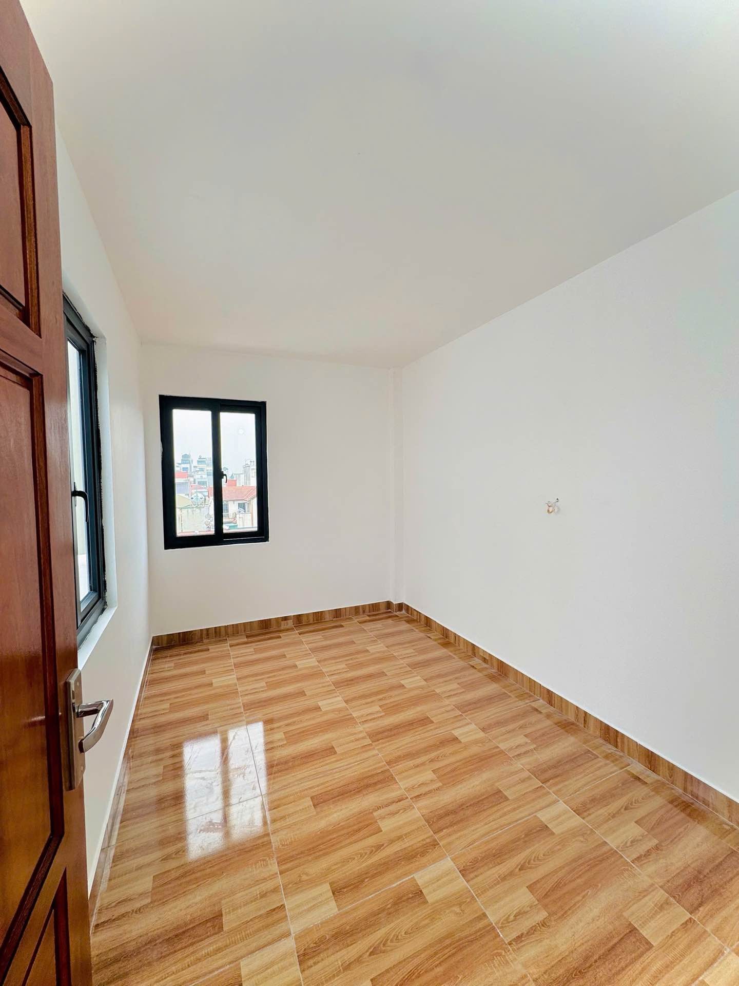 Bán nhà Bạch Đằng - diện tích 34m2 5 tầng - ô tô dừng đỗ - giá 9,5 tỷ