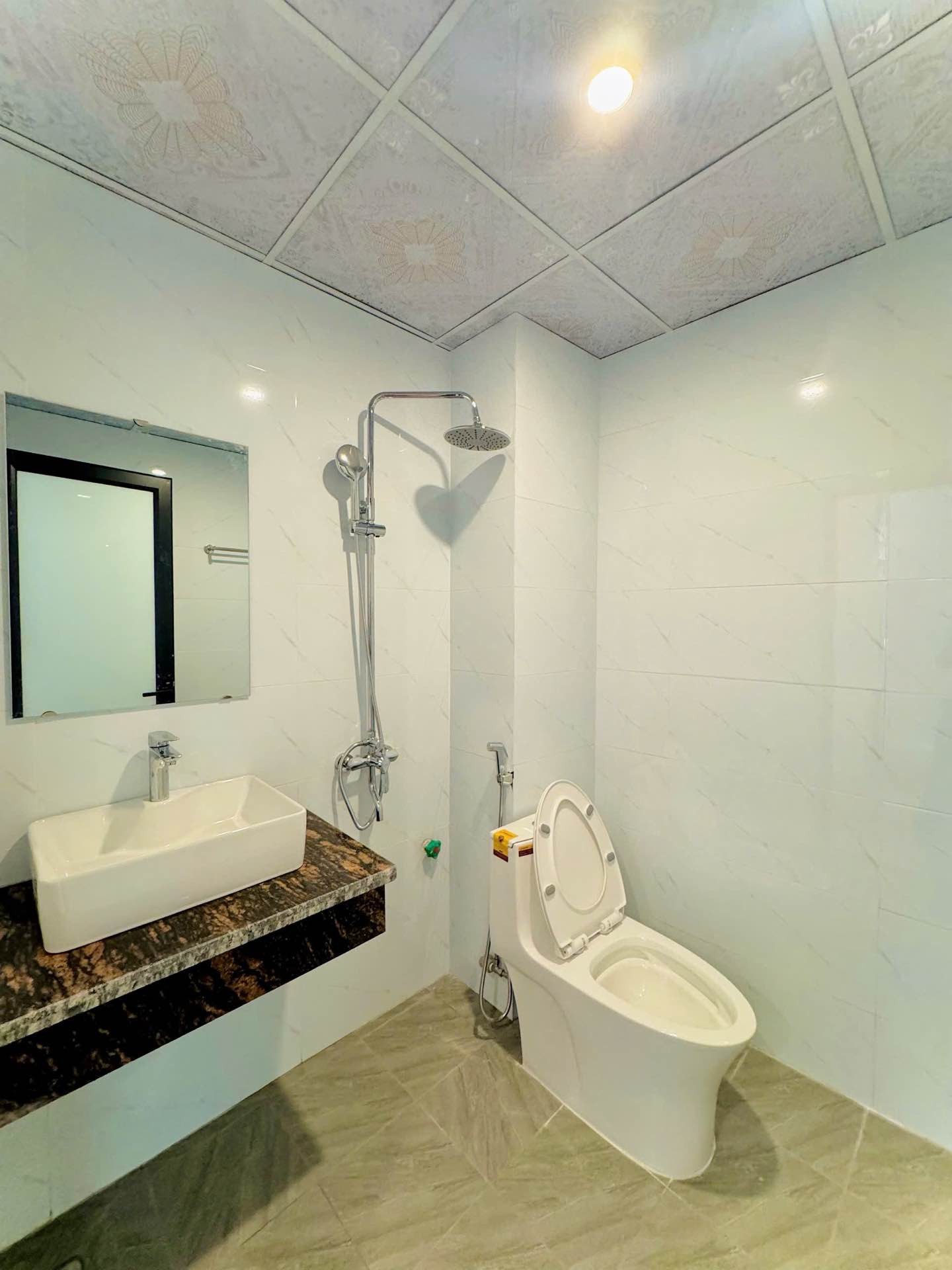 Bán nhà Bạch Đằng - diện tích 34m2 5 tầng - ô tô dừng đỗ - giá 9,5 tỷ