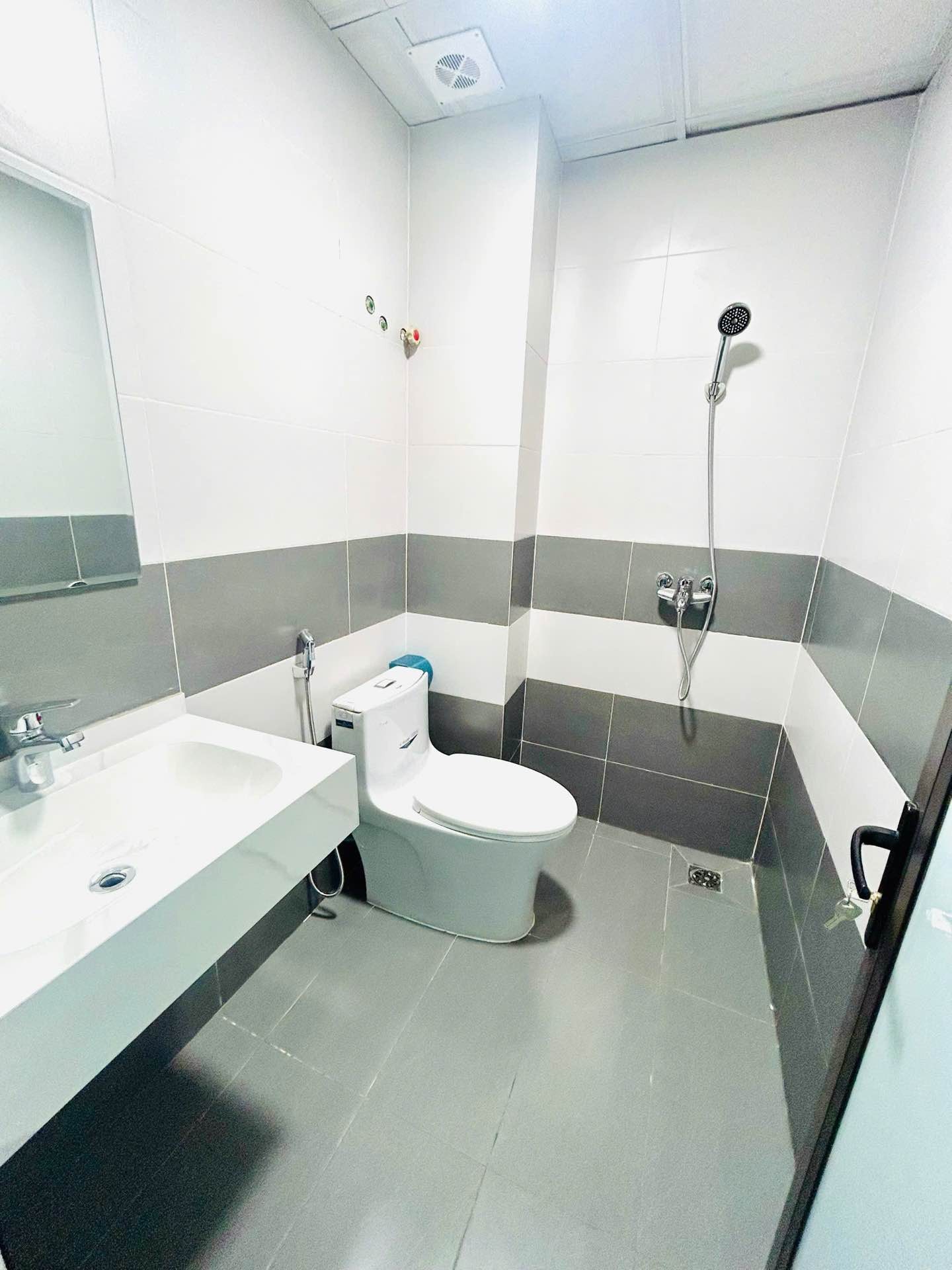 Bán nhà Trương Định - diện tích 28m2 5 tầng - Nhà đẹp hiếm có - giá 7,55 tỷ