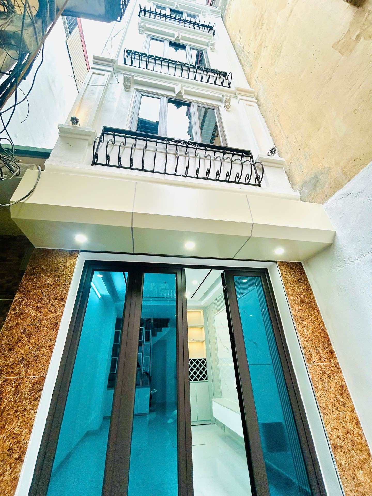 Bán nhà Trương Định - diện tích 28m2 5 tầng - Nhà đẹp hiếm có - giá 7,55 tỷ