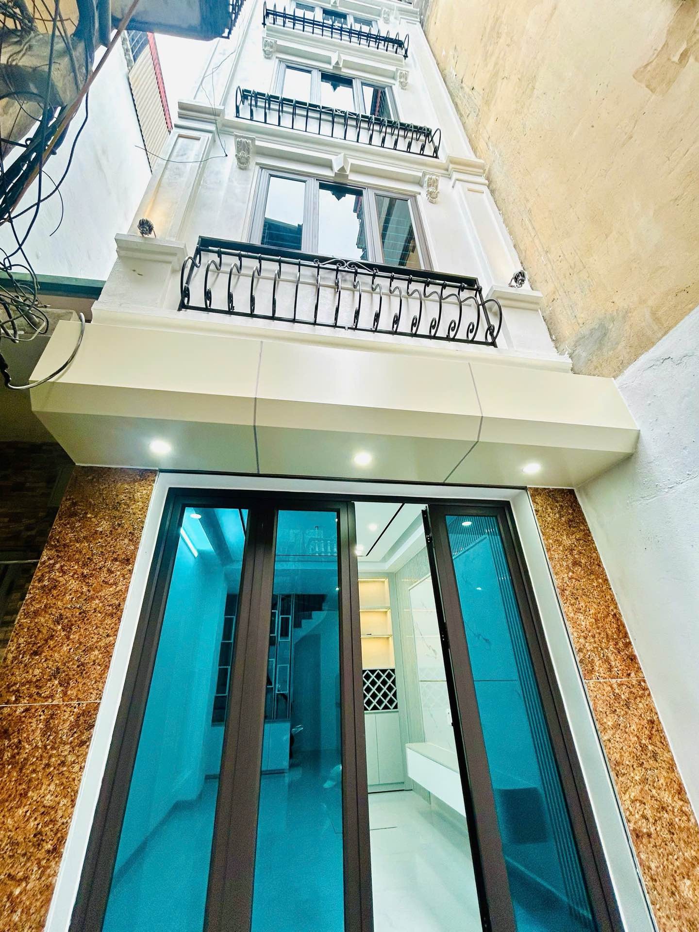 Bán nhà Trương Định - diện tích 28m2 5 tầng - Nhà đẹp hiếm có - giá 7,55 tỷ