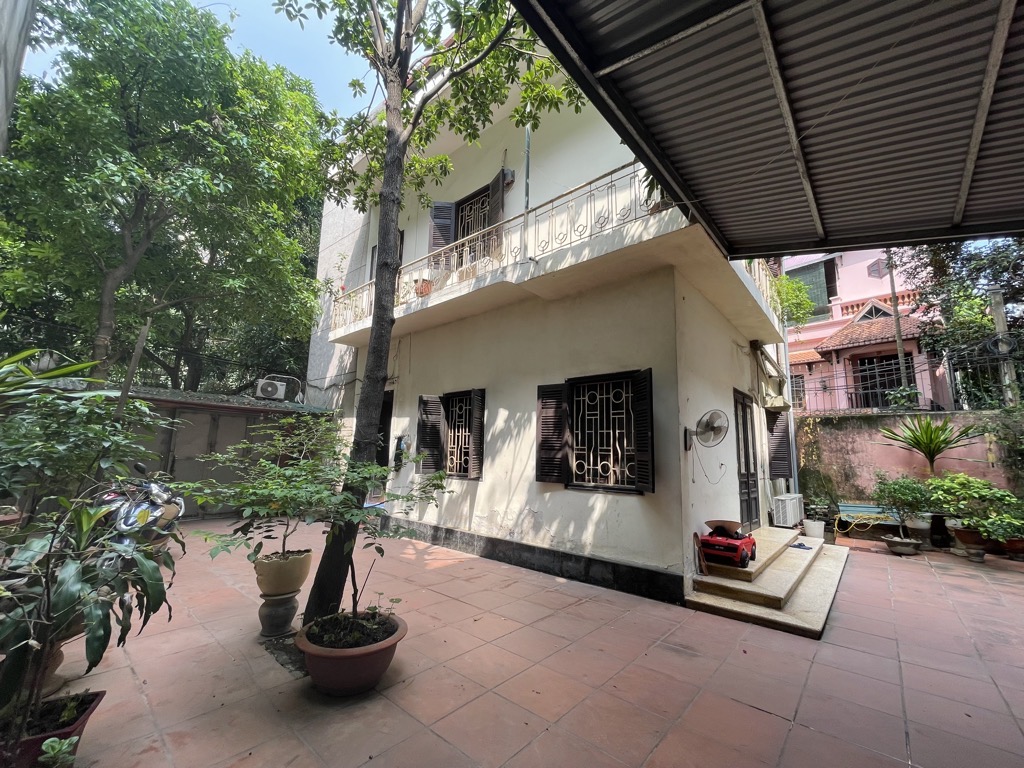 Bán nhà Láng Hạ - diện tích 217m2 2 tầng - Ô TÔ VÀO NHÀ - giá 32 tỷ