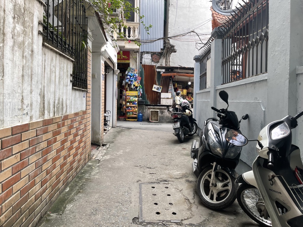 Bán nhà Láng Hạ - diện tích 217m2 2 tầng - Ô TÔ VÀO NHÀ - giá 32 tỷ