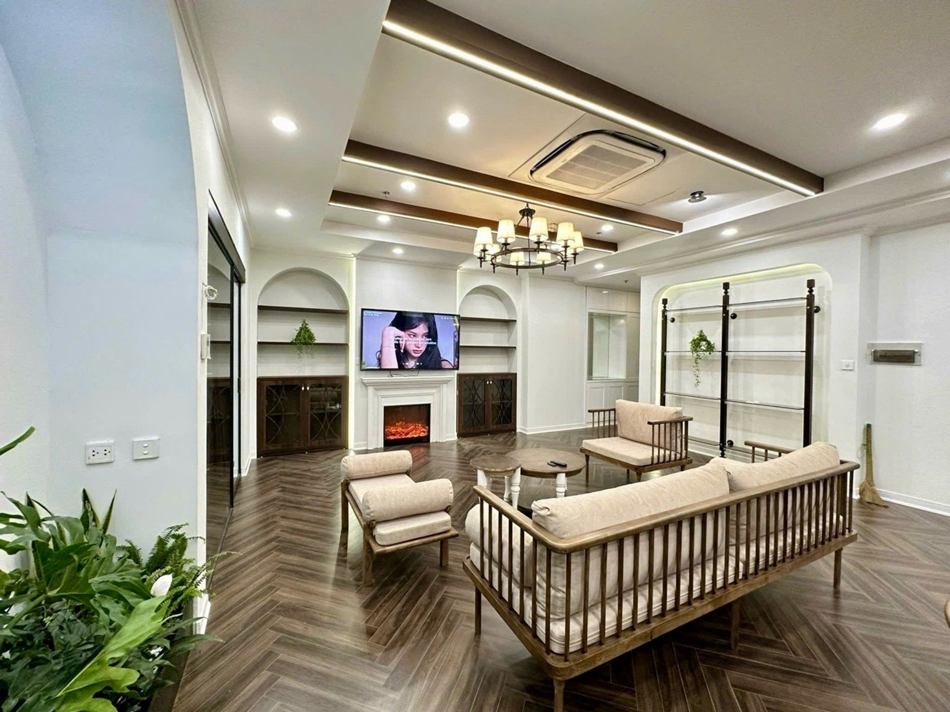 Bán nhà Minh Khai - diện tích 136m2 1 tầng - Siêu phẩm đập thông cực đẹp toà T8 Times City - giá 16,3 tỷ