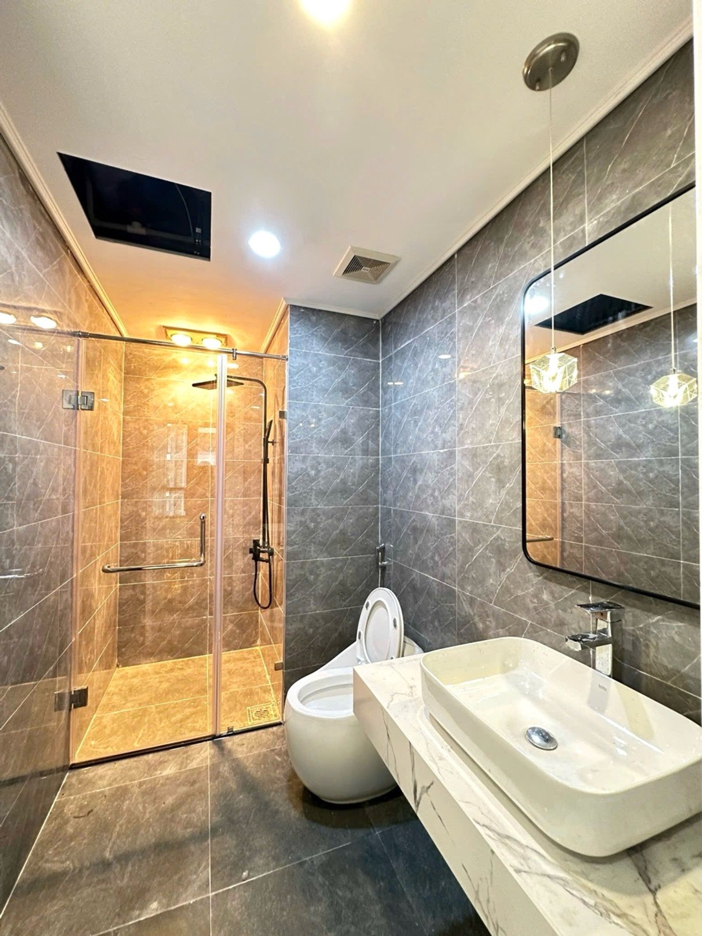 Bán nhà Minh Khai - diện tích 136m2 1 tầng - Siêu phẩm đập thông cực đẹp toà T8 Times City - giá 16,3 tỷ