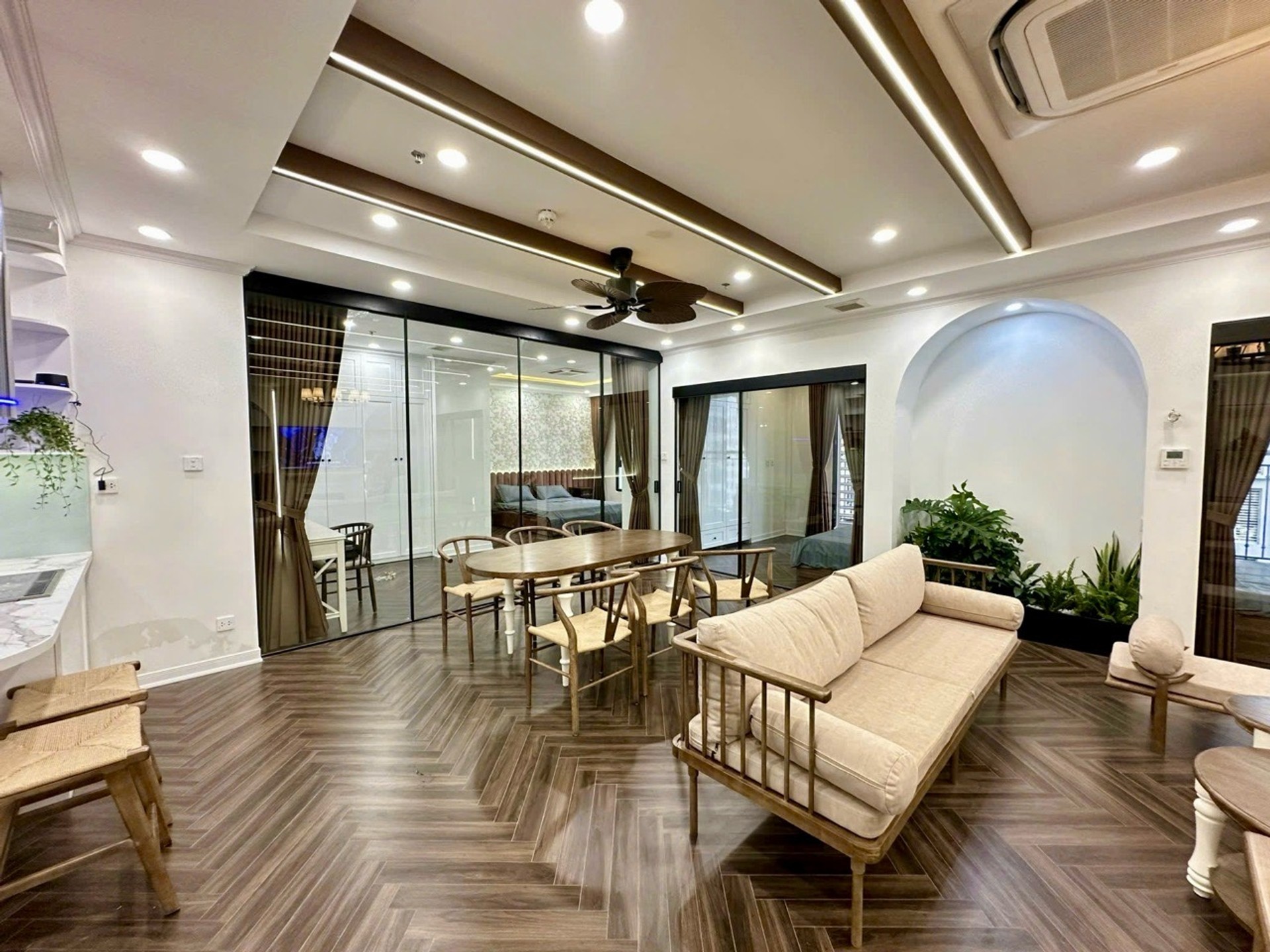 Bán nhà Minh Khai - diện tích 136m2 1 tầng - Siêu phẩm đập thông cực đẹp toà T8 Times City - giá 16,3 tỷ