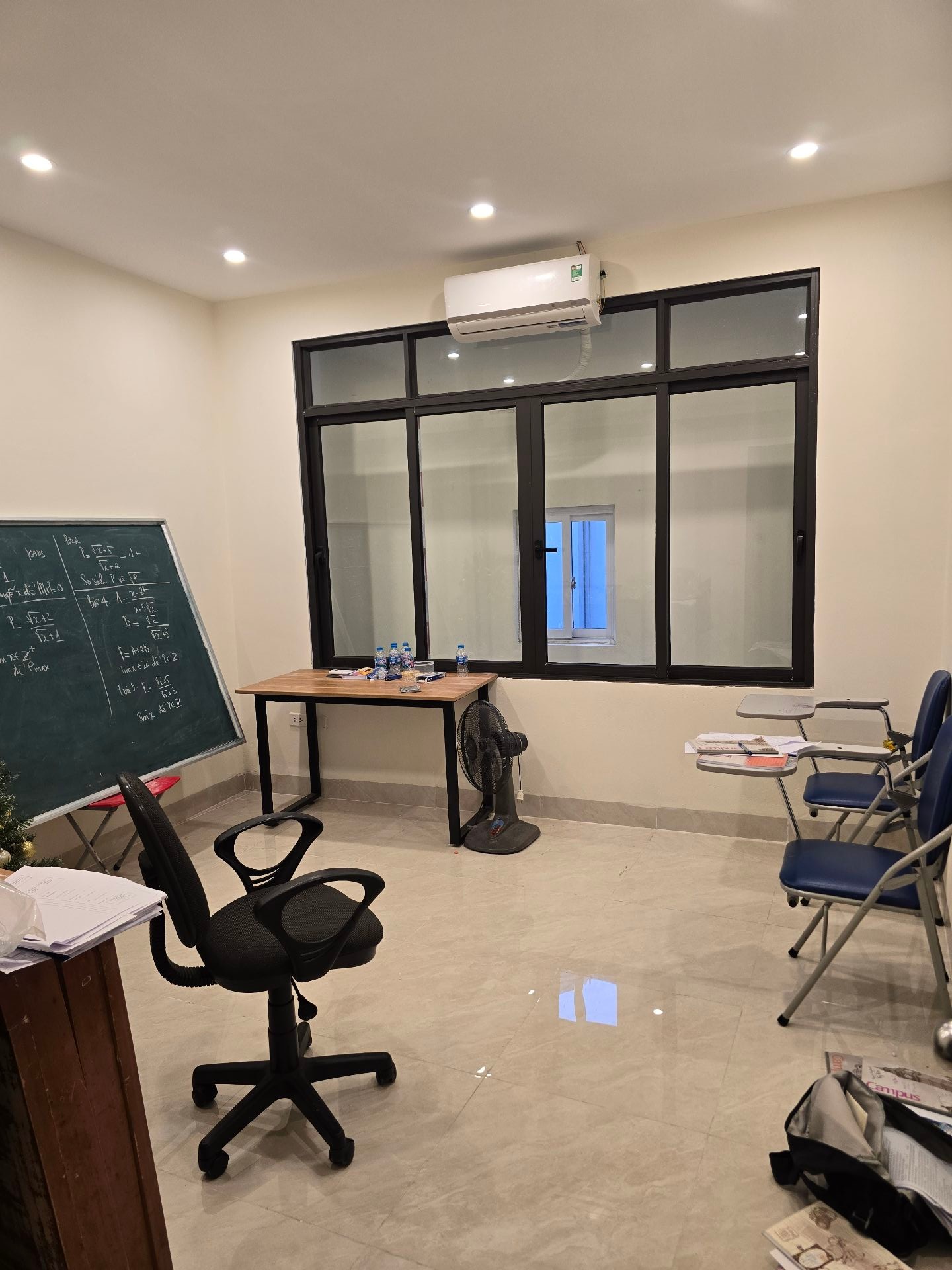 Bán nhà Định Công Thượng - diện tích 44m2 4 tầng - Nhà đẹp rất mới, Nội thất thiết kế theo phòng rất đẹp - giá 15,5 tỷ