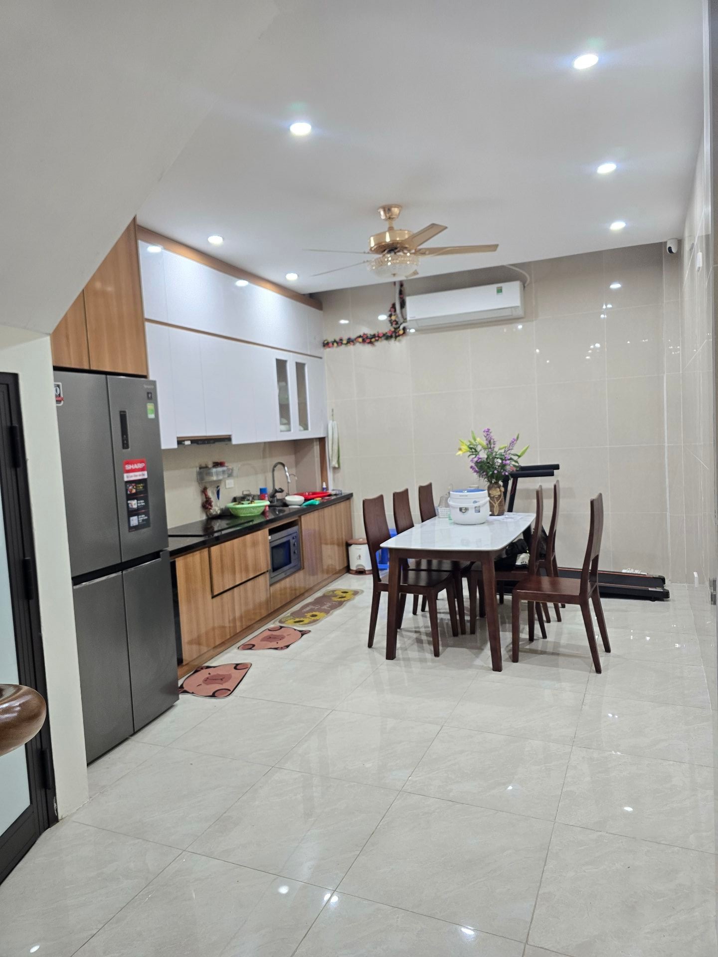 Bán nhà Định Công Thượng - diện tích 44m2 4 tầng - Nhà đẹp rất mới, Nội thất thiết kế theo phòng rất đẹp - giá 15,5 tỷ