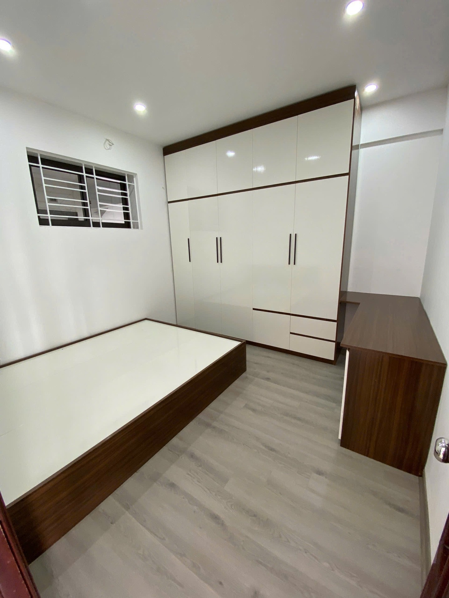 Bán nhà Hoàng Mai - diện tích 63m2 8 tầng - Chung cư thấp tầng - giá 4,75 tỷ