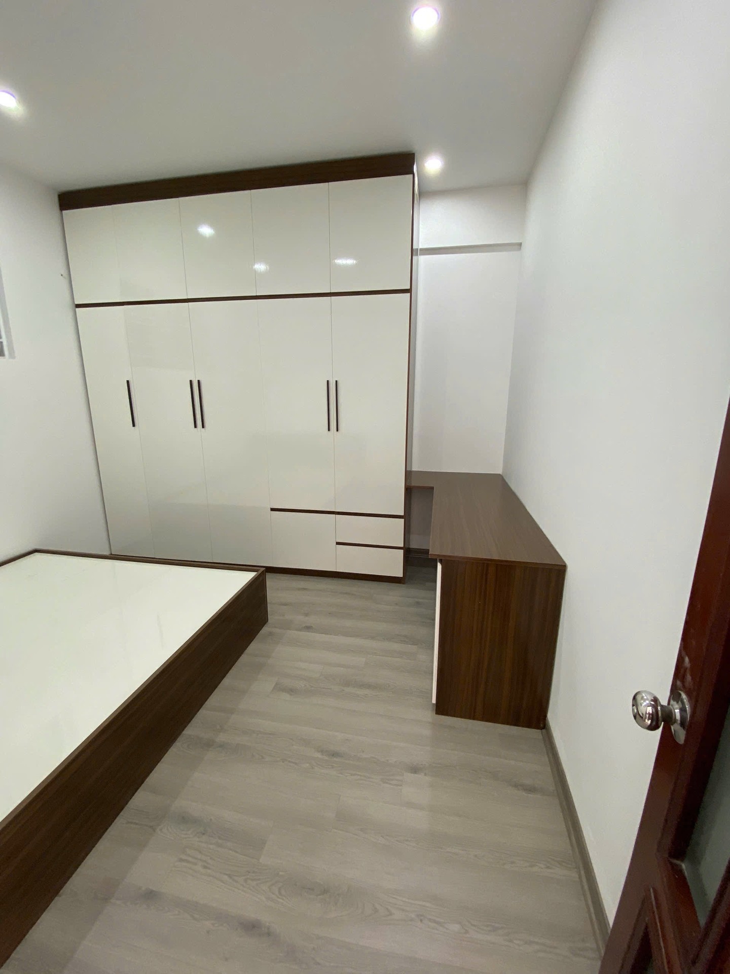 Bán nhà Hoàng Mai - diện tích 63m2 8 tầng - Chung cư thấp tầng - giá 4,75 tỷ