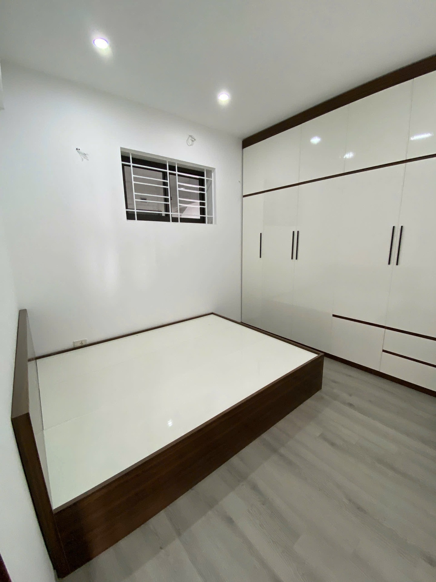Bán nhà Hoàng Mai - diện tích 63m2 8 tầng - Chung cư thấp tầng - giá 4,75 tỷ