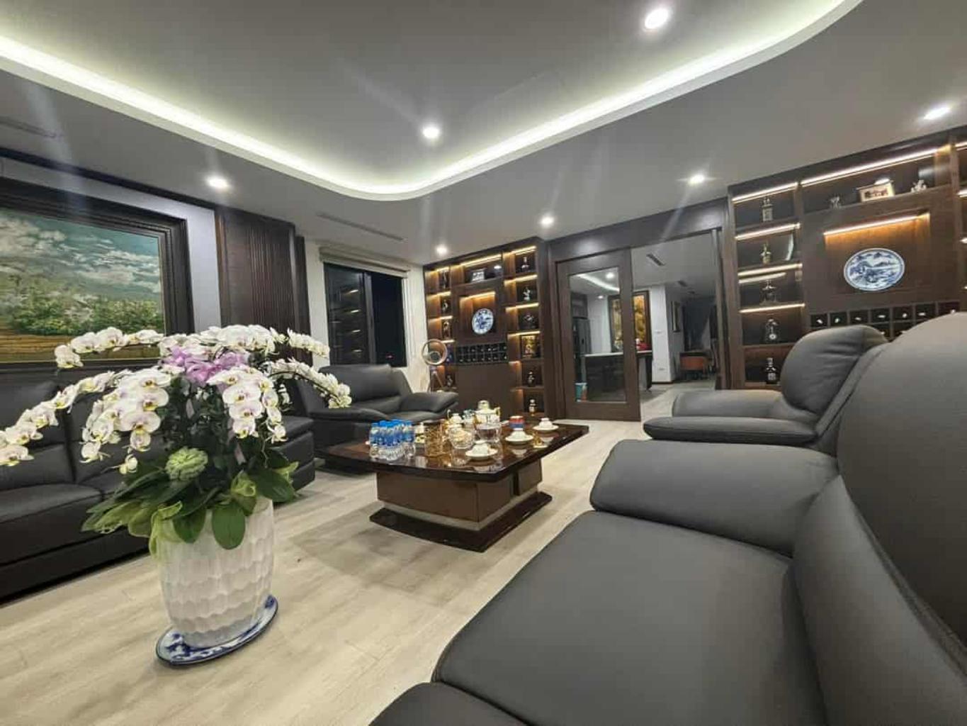 Bán nhà Đồng Nhân - diện tích 181m2 10 tầng - Mặt phố trung tâm quận Hai Bà Trưng - giá 179 tỷ