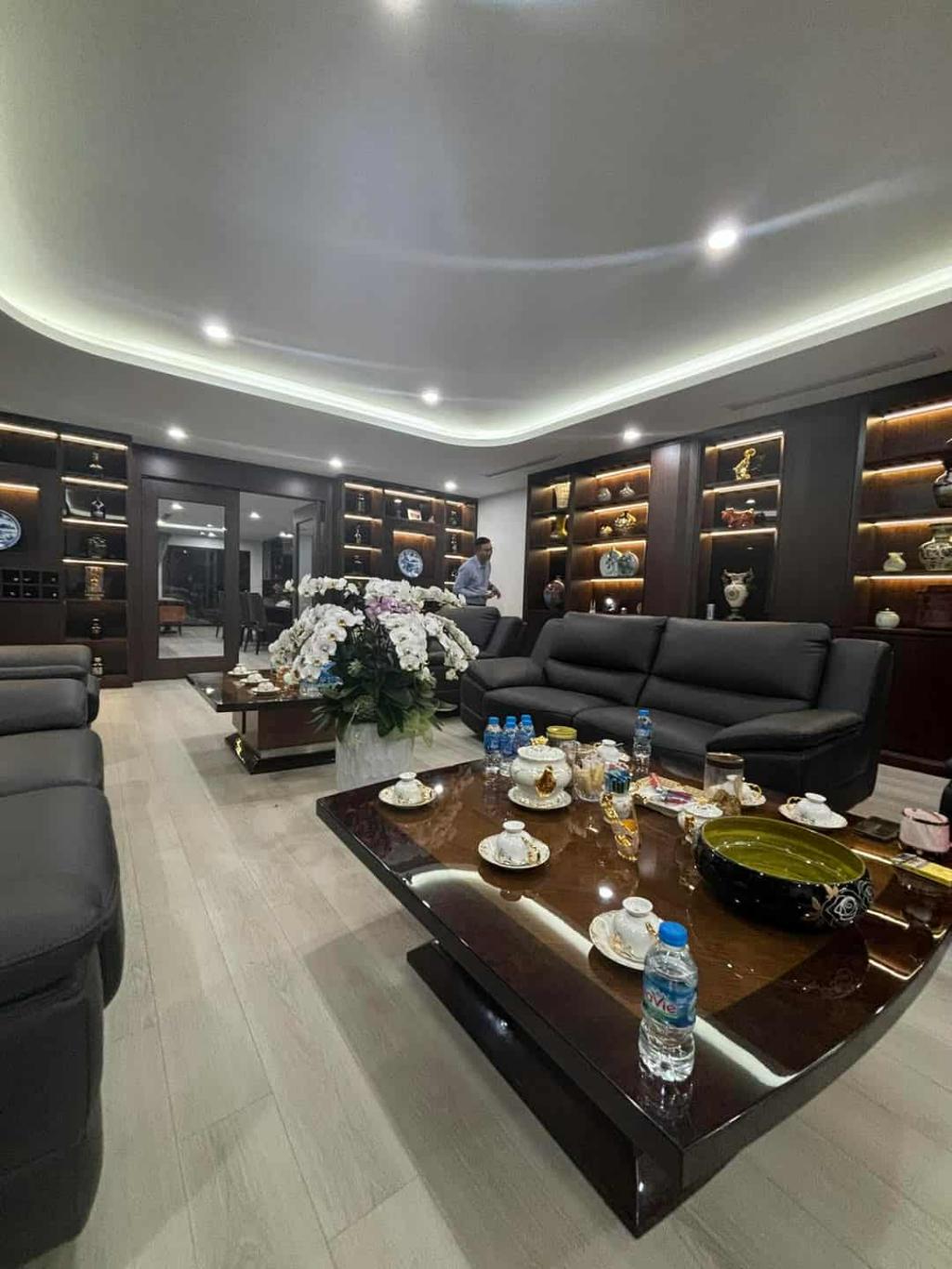 Bán nhà Đồng Nhân - diện tích 181m2 10 tầng - Mặt phố trung tâm quận Hai Bà Trưng - giá 179 tỷ