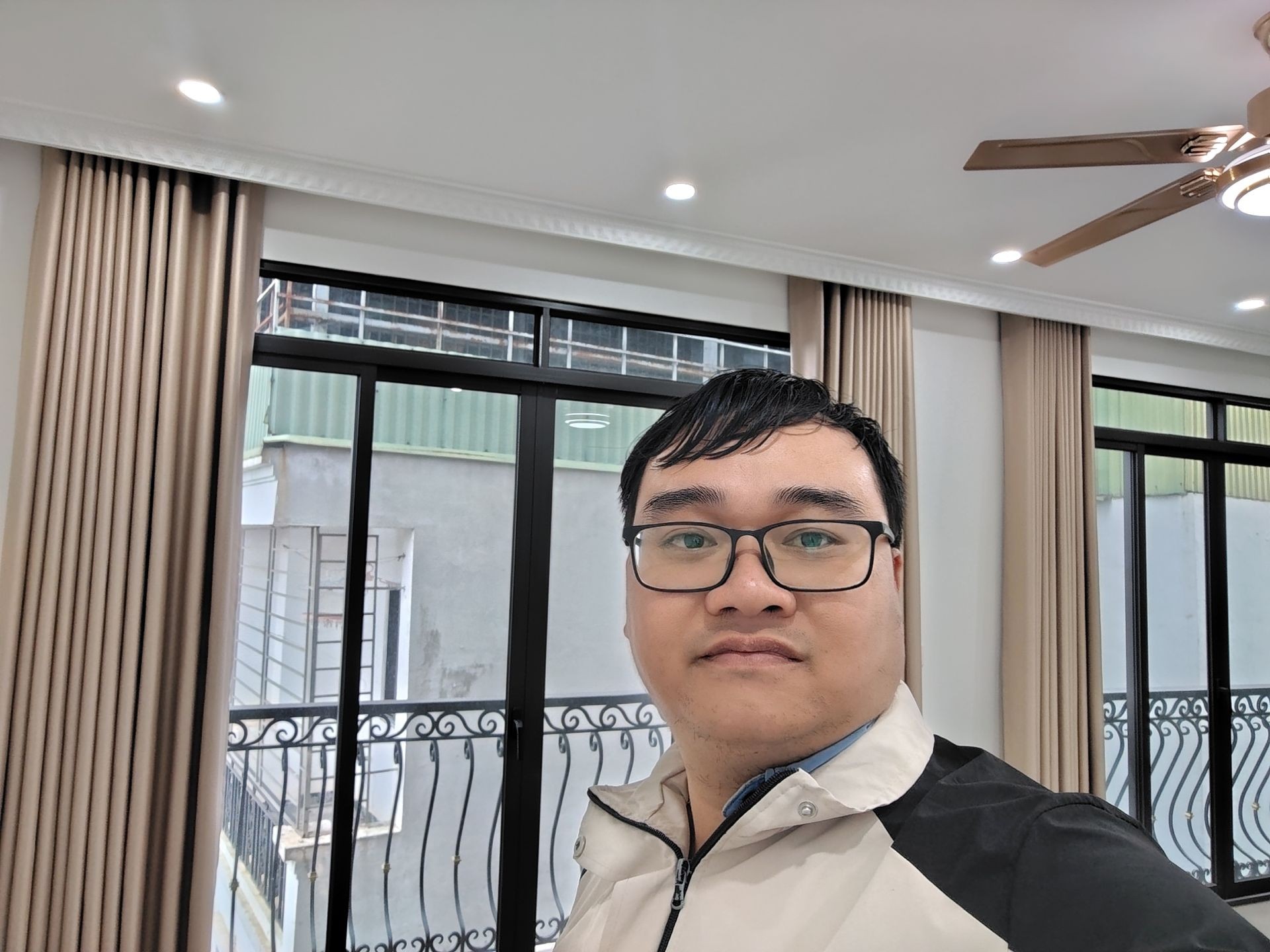 Bán nhà Thanh Lân - diện tích 43m2 5 tầng - thang máy, ô tô gửi cạnh nhà - giá 10,9 tỷ