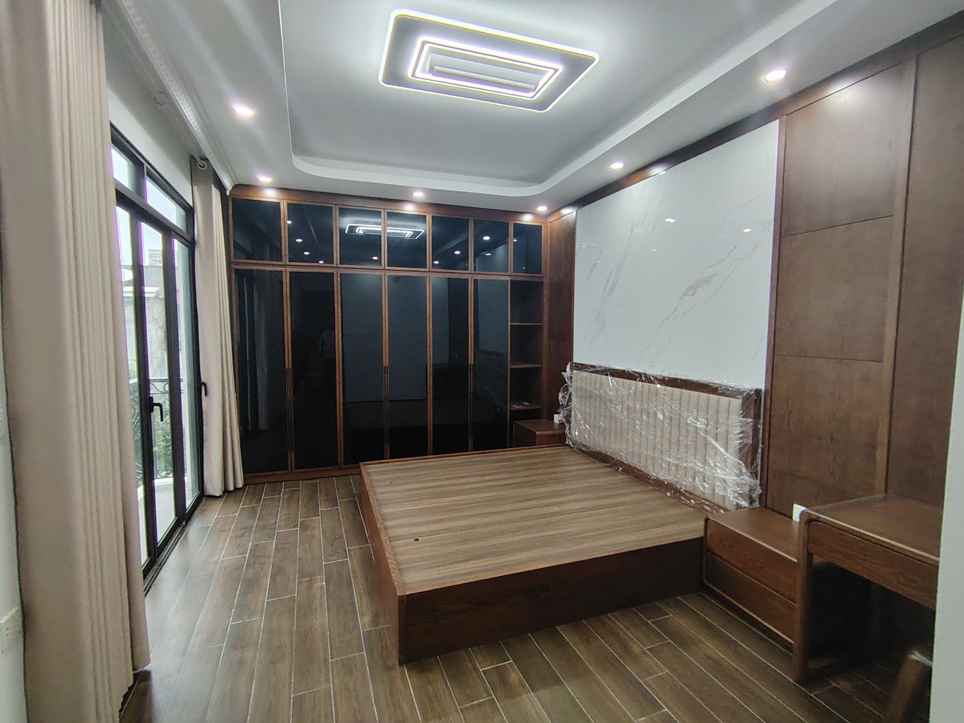 Bán nhà Thanh Lân - diện tích 43m2 5 tầng - thang máy, ô tô gửi cạnh nhà - giá 10,9 tỷ