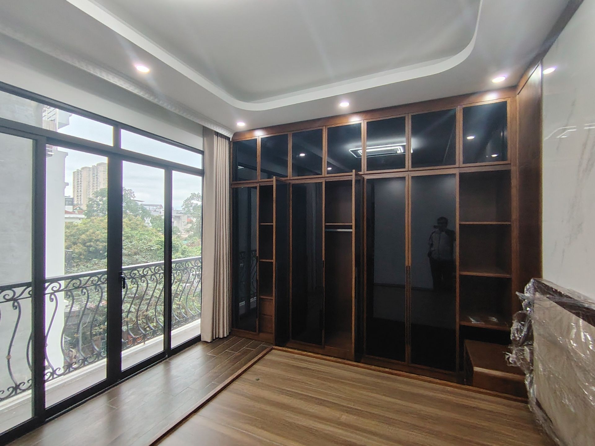 Bán nhà Thanh Lân - diện tích 43m2 5 tầng - thang máy, ô tô gửi cạnh nhà - giá 10,9 tỷ