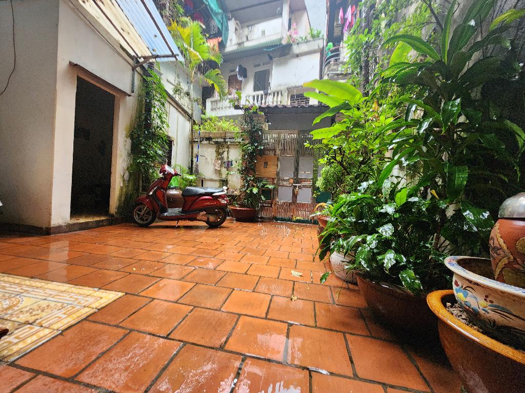 Bán nhà Hồng Hà - diện tích 170m2 3 tầng - Mặt ngõ thông - giá 35 tỷ