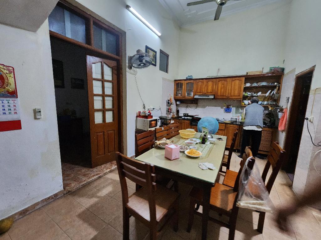 Bán nhà Hồng Hà - diện tích 170m2 3 tầng - Mặt ngõ thông - giá 35 tỷ