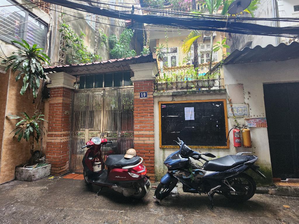 Bán nhà Hồng Hà - diện tích 170m2 3 tầng - Mặt ngõ thông - giá 35 tỷ