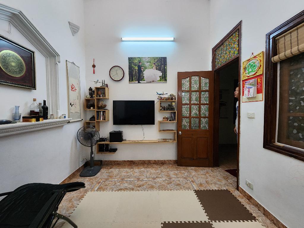 Bán nhà Hồng Hà - diện tích 170m2 3 tầng - Mặt ngõ thông - giá 35 tỷ