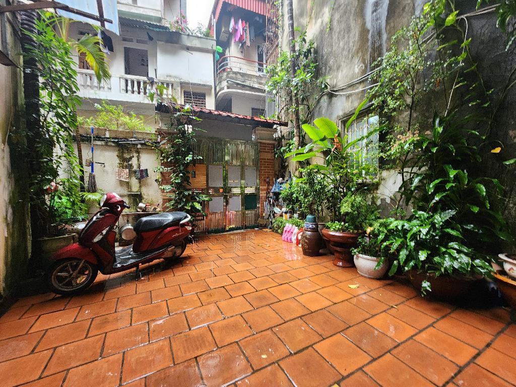 Bán nhà Hồng Hà - diện tích 170m2 3 tầng - Mặt ngõ thông - giá 35 tỷ