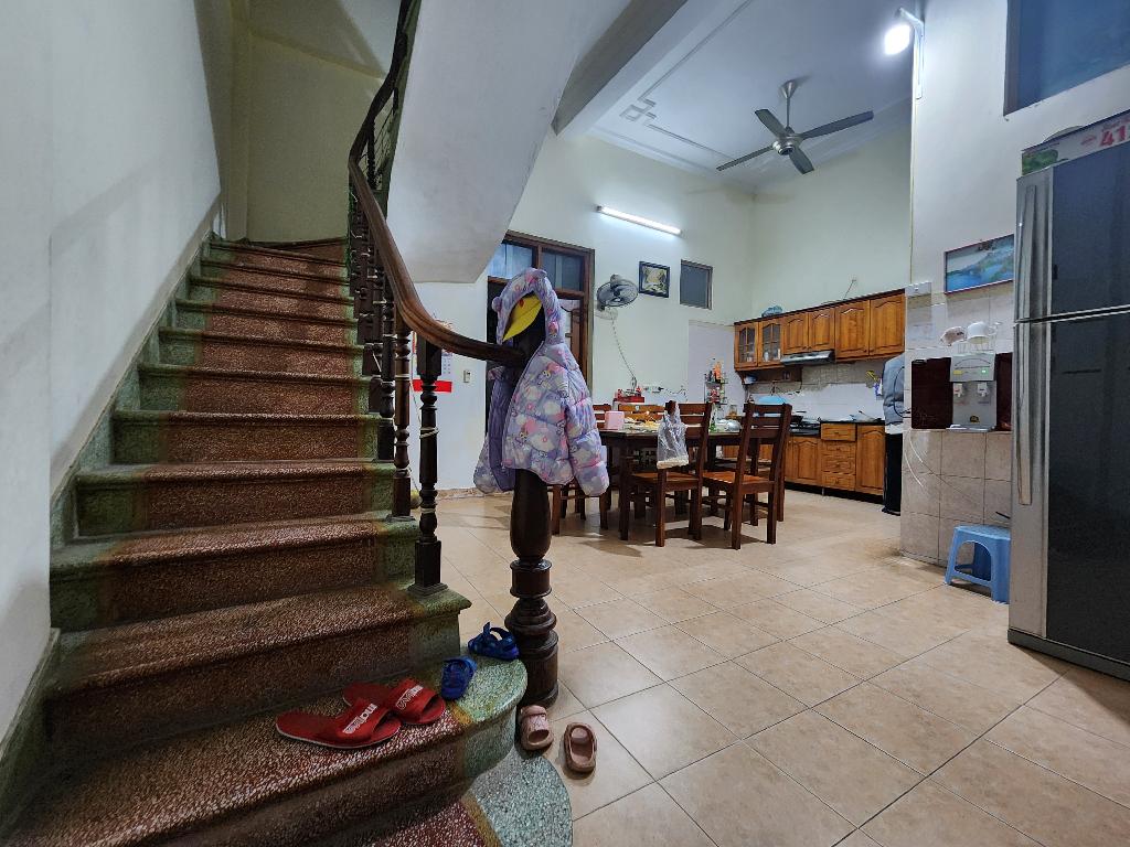 Bán nhà Hồng Hà - diện tích 170m2 3 tầng - Mặt ngõ thông - giá 35 tỷ