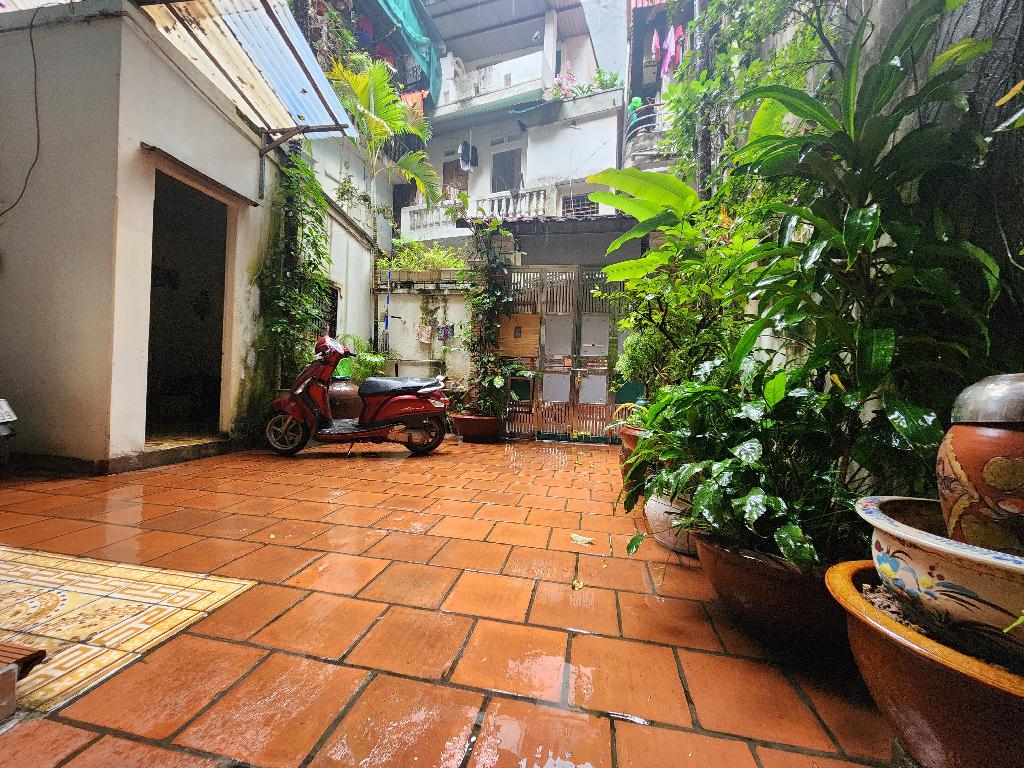 Bán nhà Hồng Hà - diện tích 170m2 3 tầng - Mặt ngõ thông - giá 35 tỷ