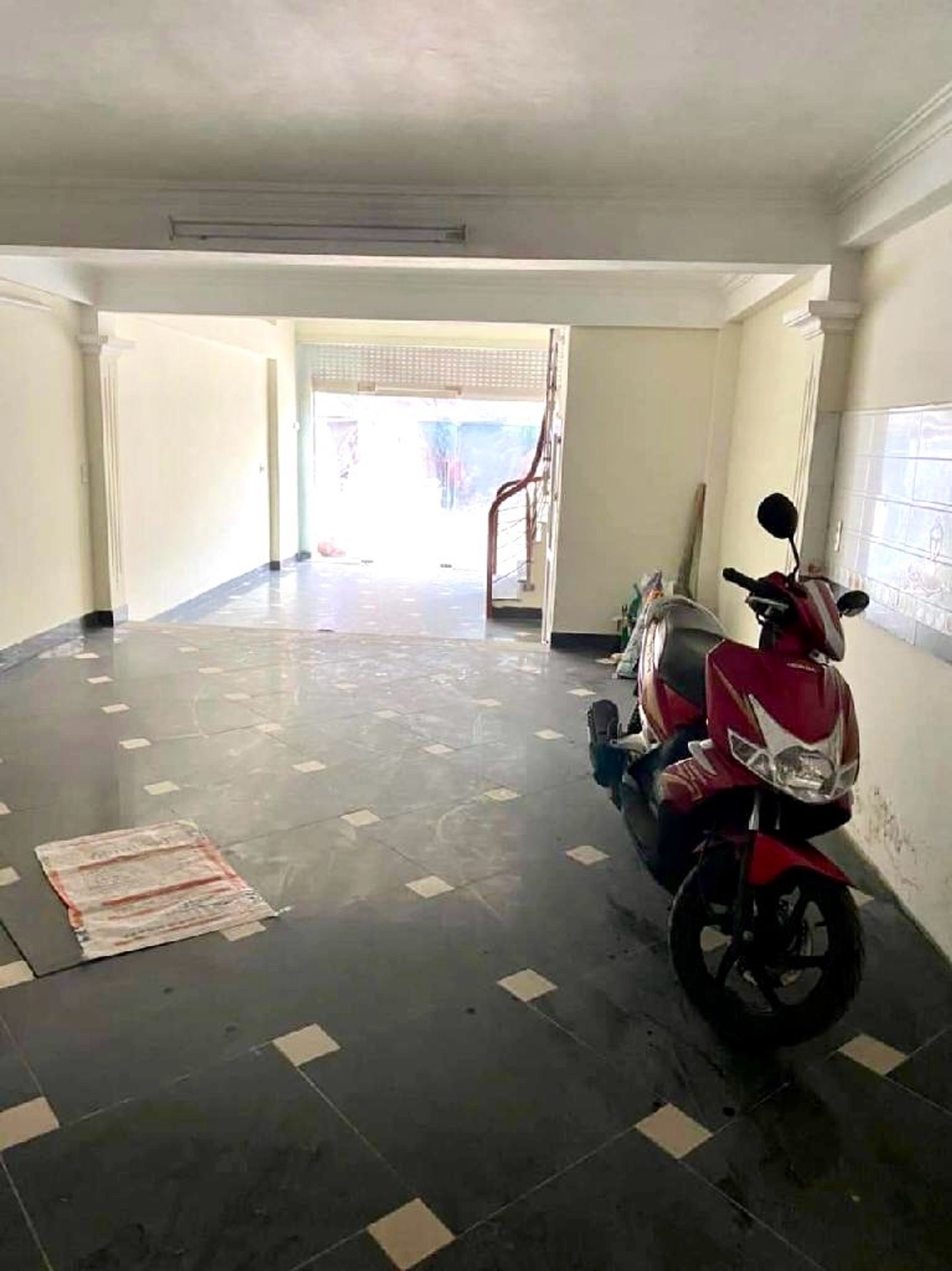 Bán nhà Giải Phóng - diện tích 63m2 6 tầng - Mặt ngõ to như phố - giá 30 tỷ