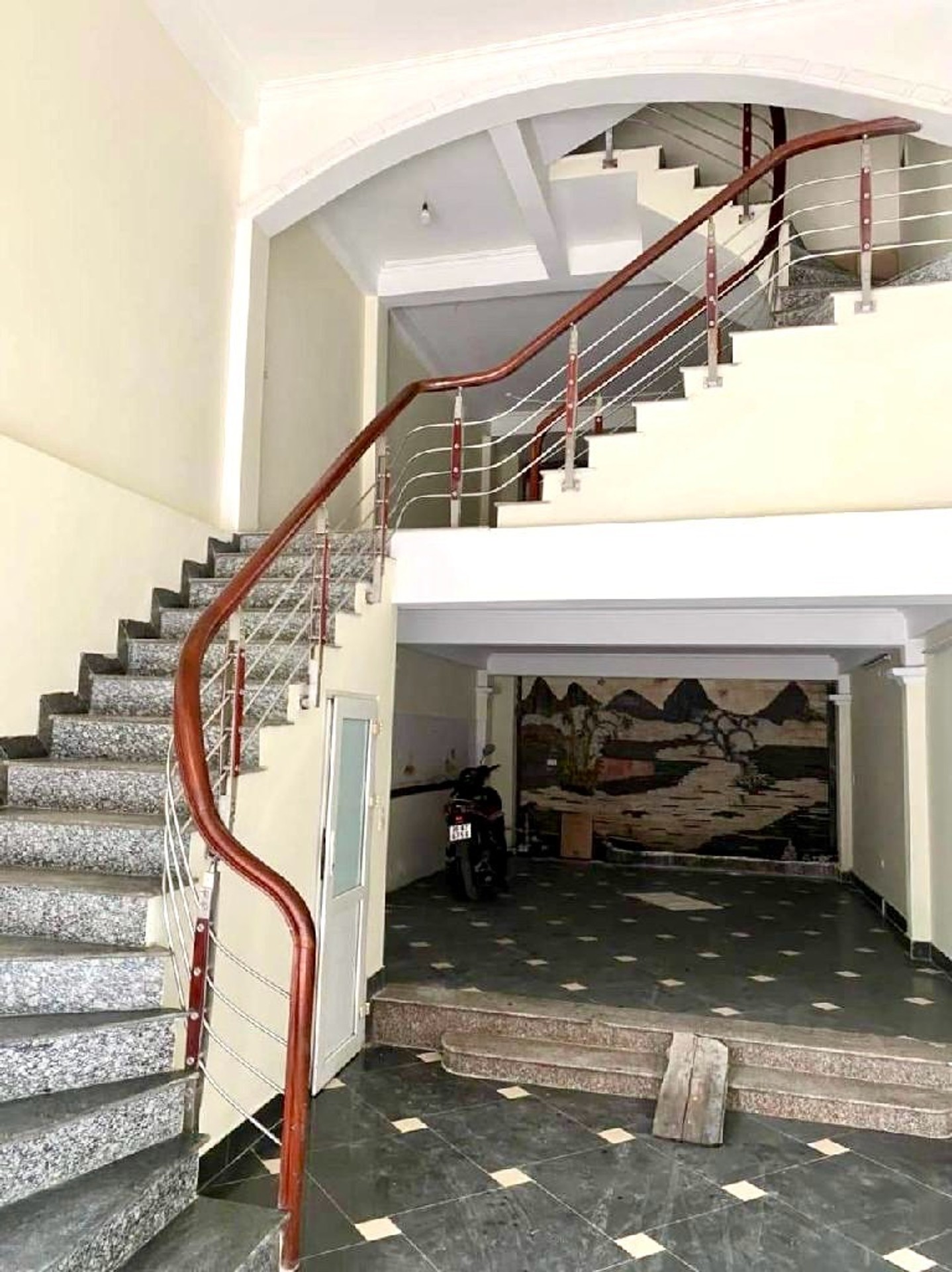 Bán nhà Giải Phóng - diện tích 63m2 6 tầng - Mặt ngõ to như phố - giá 30 tỷ