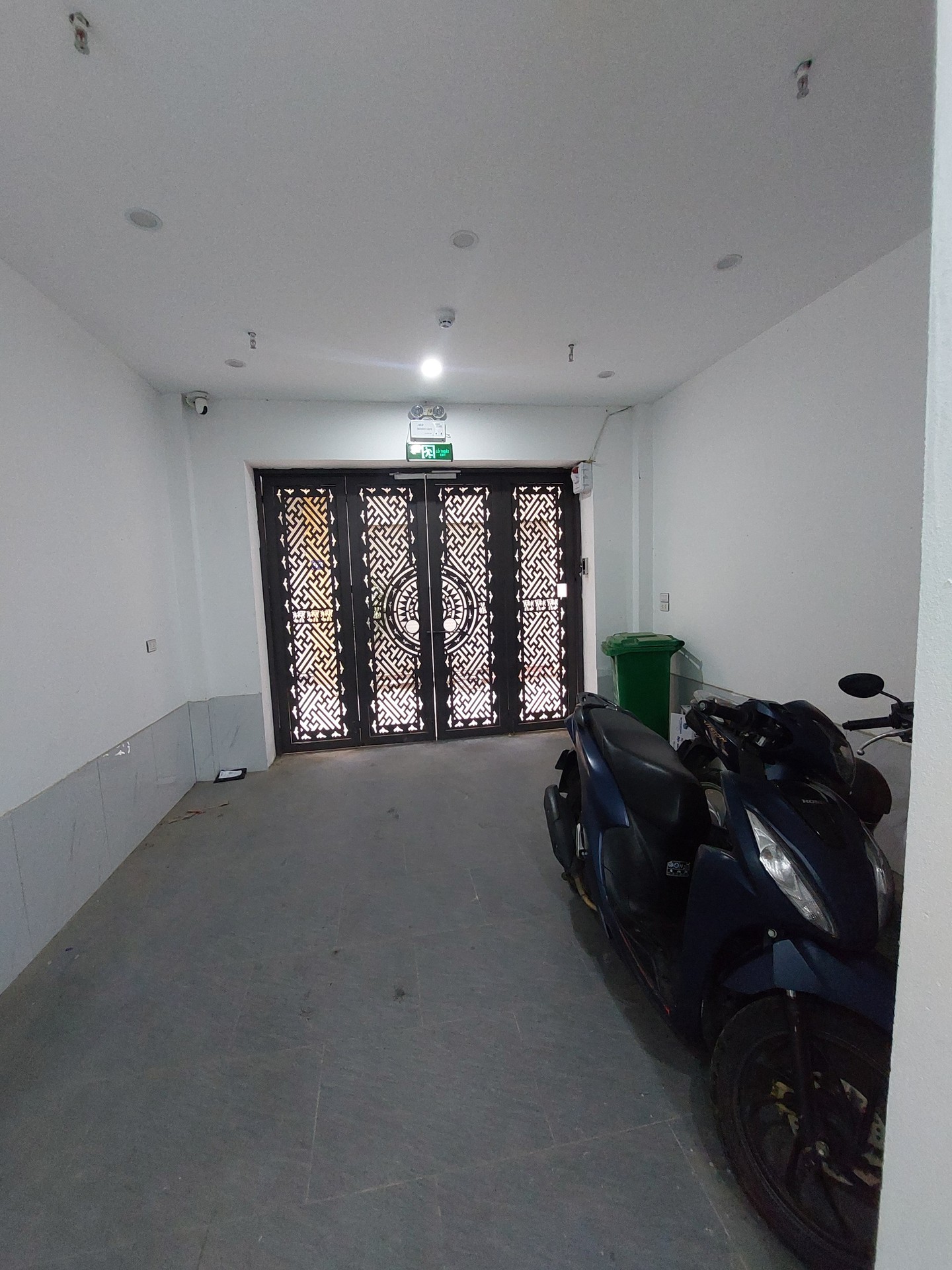 Bán nhà Giải Phóng - diện tích 46m2 6 tầng - Ô tô đỗ cửa - giá 15,3 tỷ