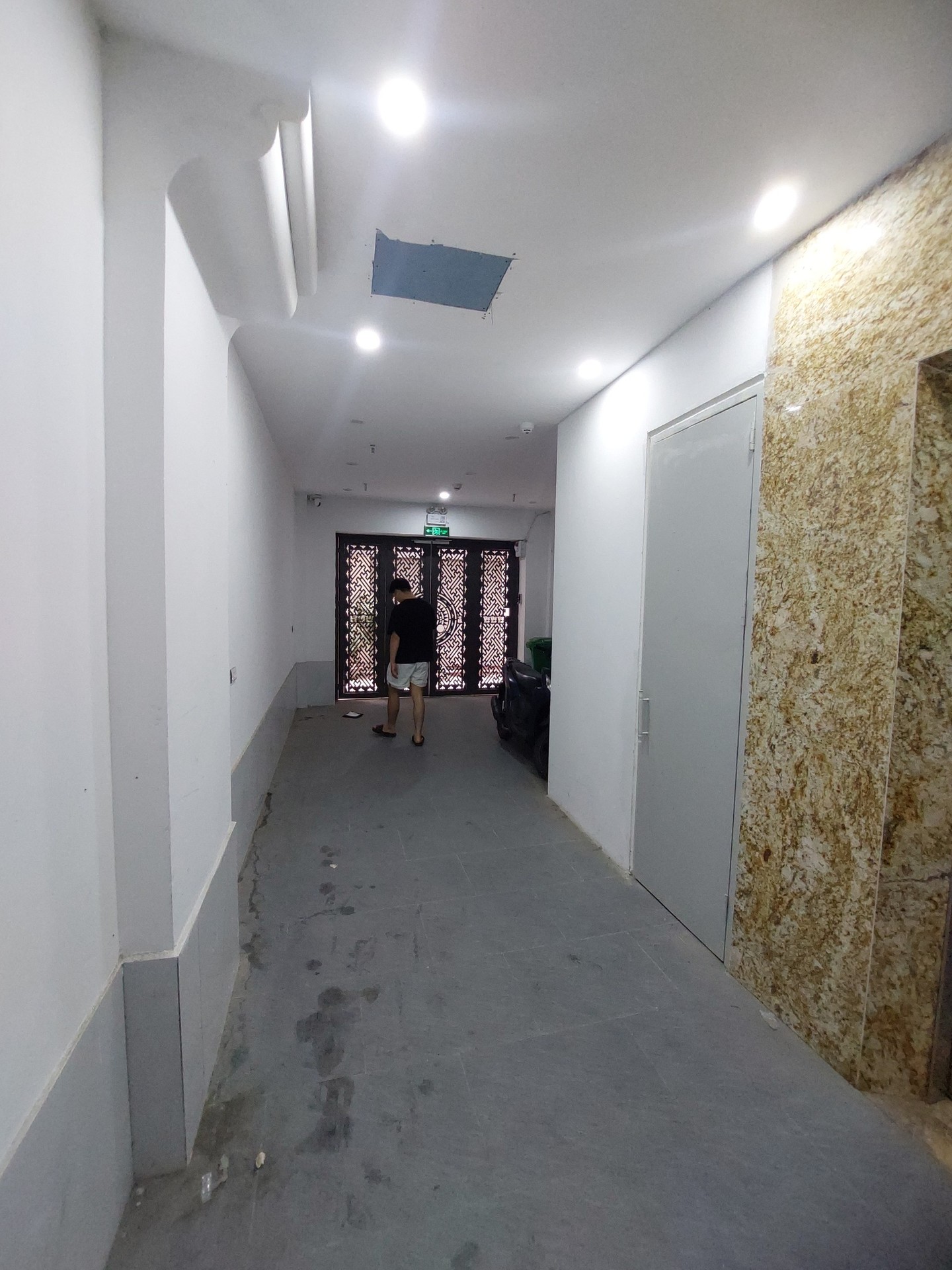 Bán nhà Giải Phóng - diện tích 46m2 6 tầng - Ô tô đỗ cửa - giá 15,3 tỷ