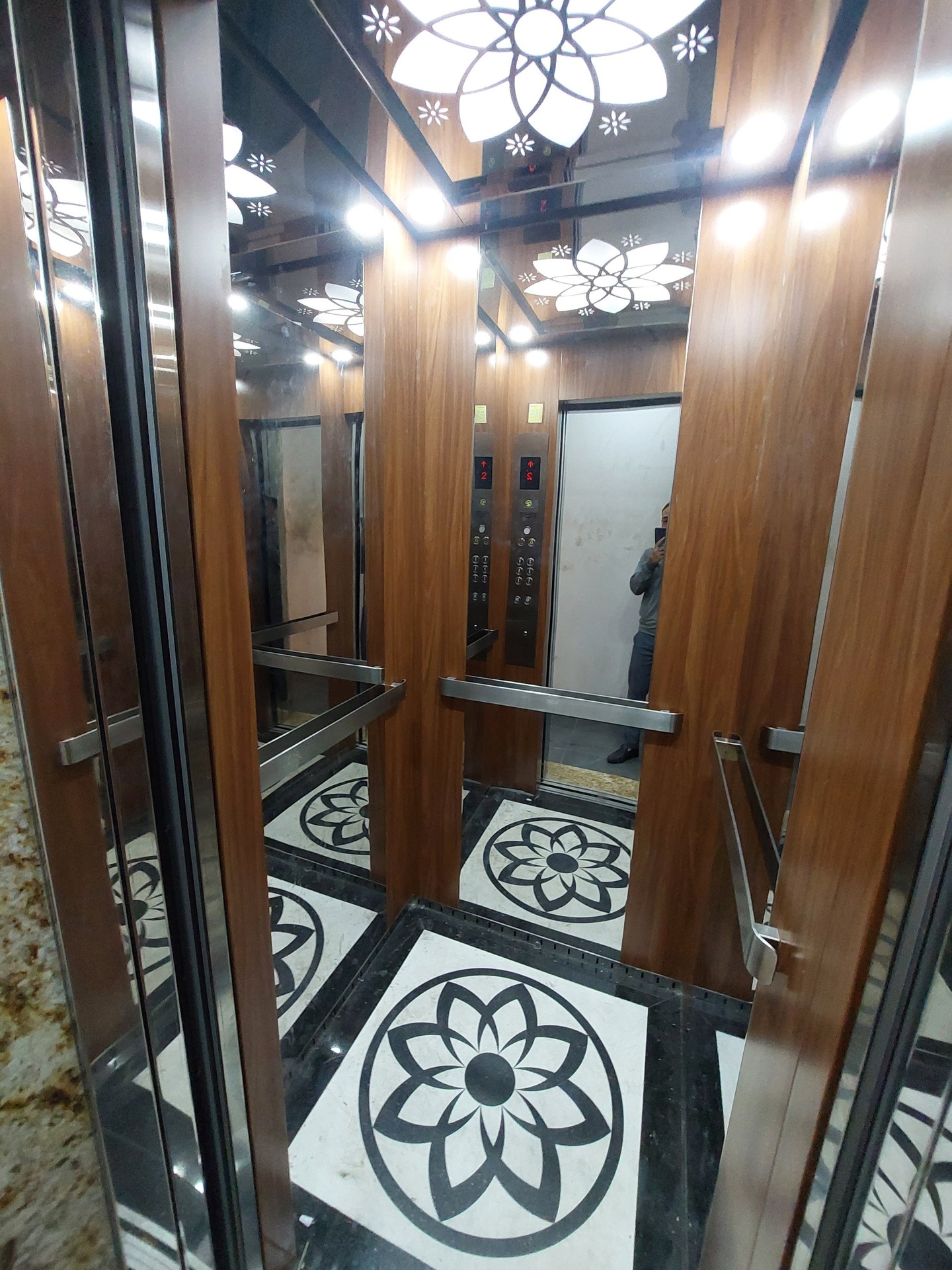 Bán nhà Giải Phóng - diện tích 46m2 6 tầng - Ô tô đỗ cửa - giá 15,3 tỷ