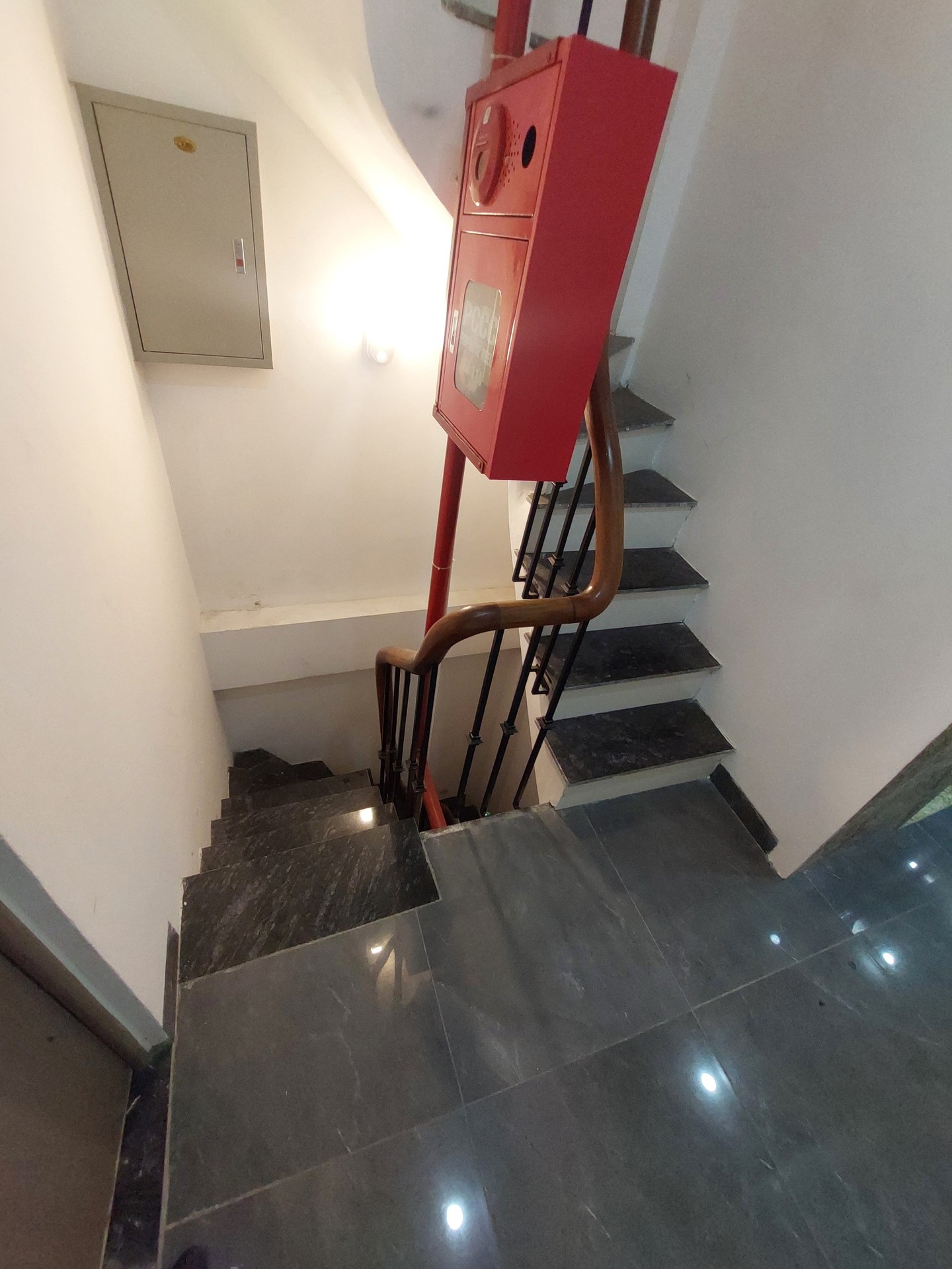 Bán nhà Giải Phóng - diện tích 46m2 6 tầng - Ô tô đỗ cửa - giá 15,3 tỷ