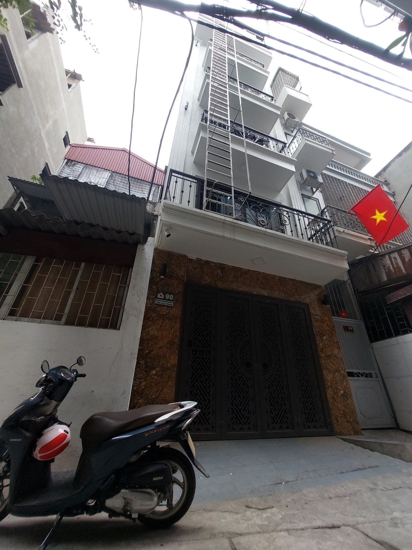 Bán nhà Giải Phóng - diện tích 46m2 6 tầng - Ô tô đỗ cửa - giá 15,3 tỷ