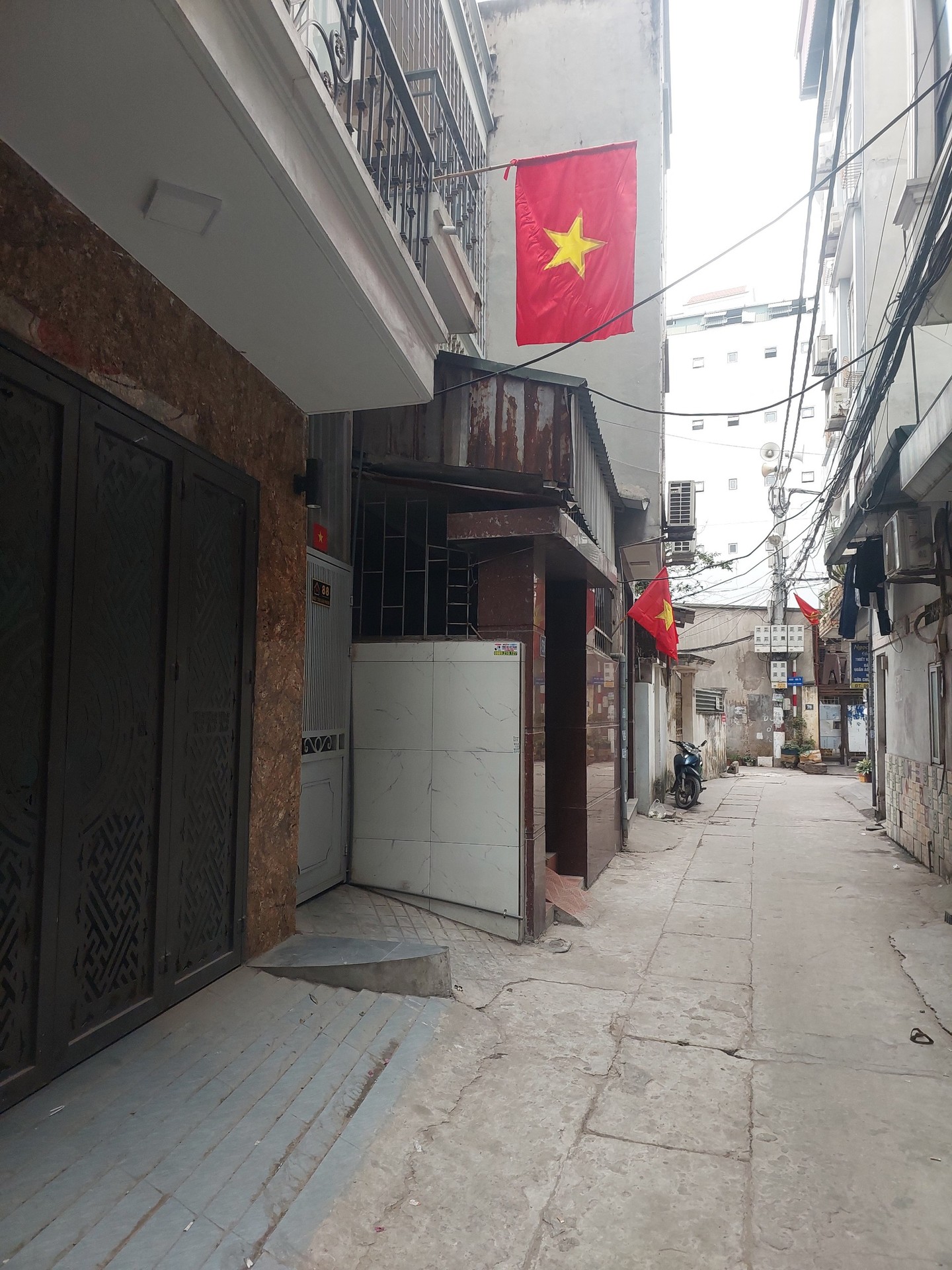 Bán nhà Giải Phóng - diện tích 46m2 6 tầng - Ô tô đỗ cửa - giá 15,3 tỷ