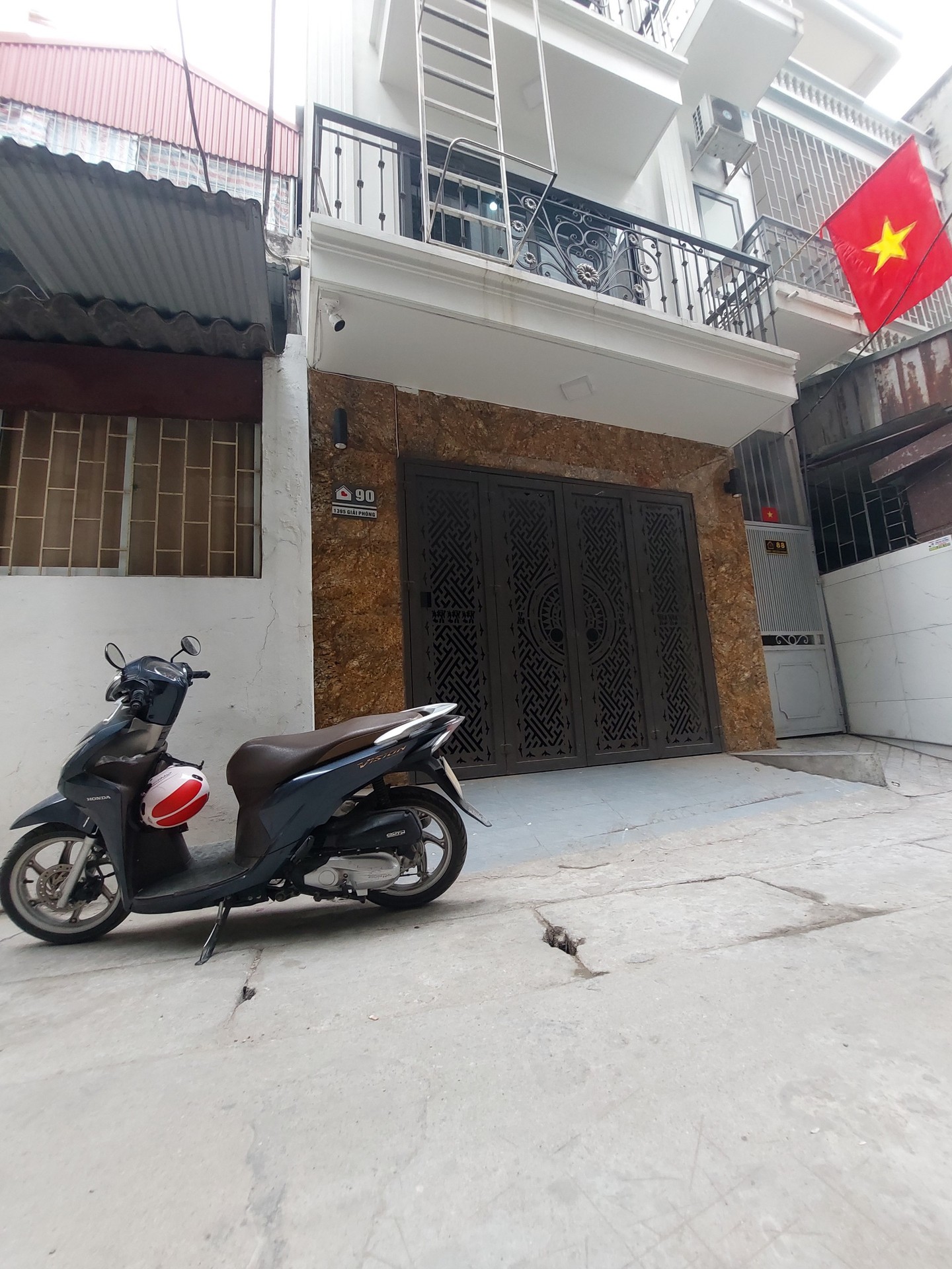 Bán nhà Giải Phóng - diện tích 46m2 6 tầng - Ô tô đỗ cửa - giá 15,3 tỷ