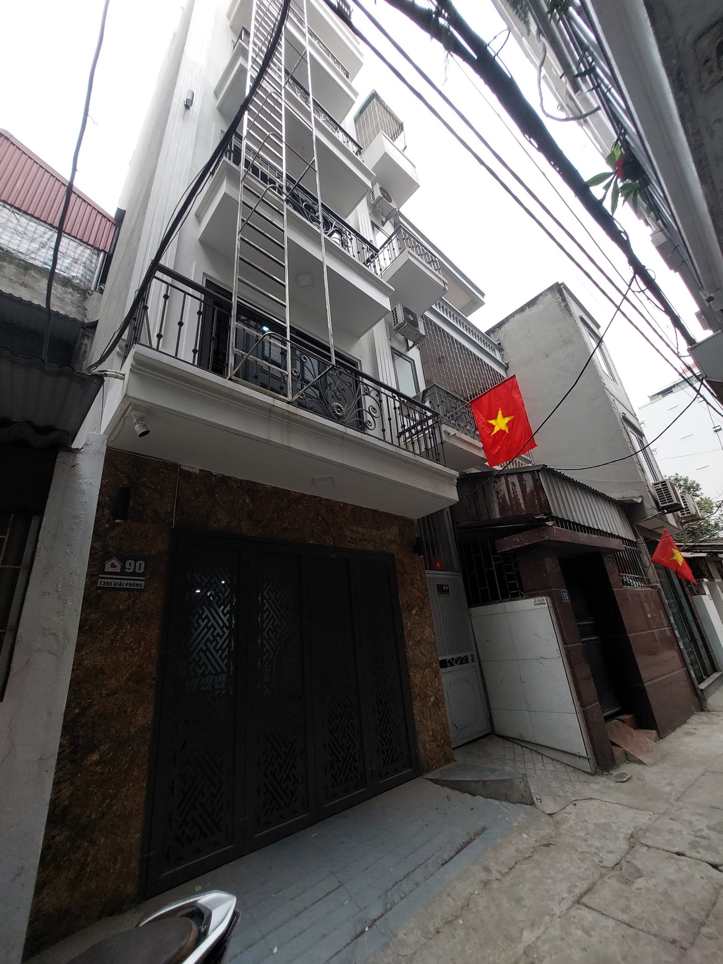 Bán nhà Giải Phóng - diện tích 46m2 6 tầng - Ô tô đỗ cửa - giá 15,3 tỷ