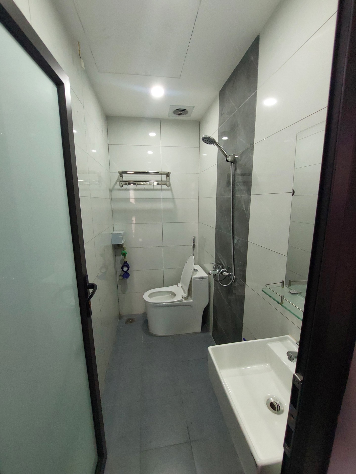 Bán nhà Giải Phóng - diện tích 46m2 6 tầng - Ô tô đỗ cửa - giá 15,3 tỷ