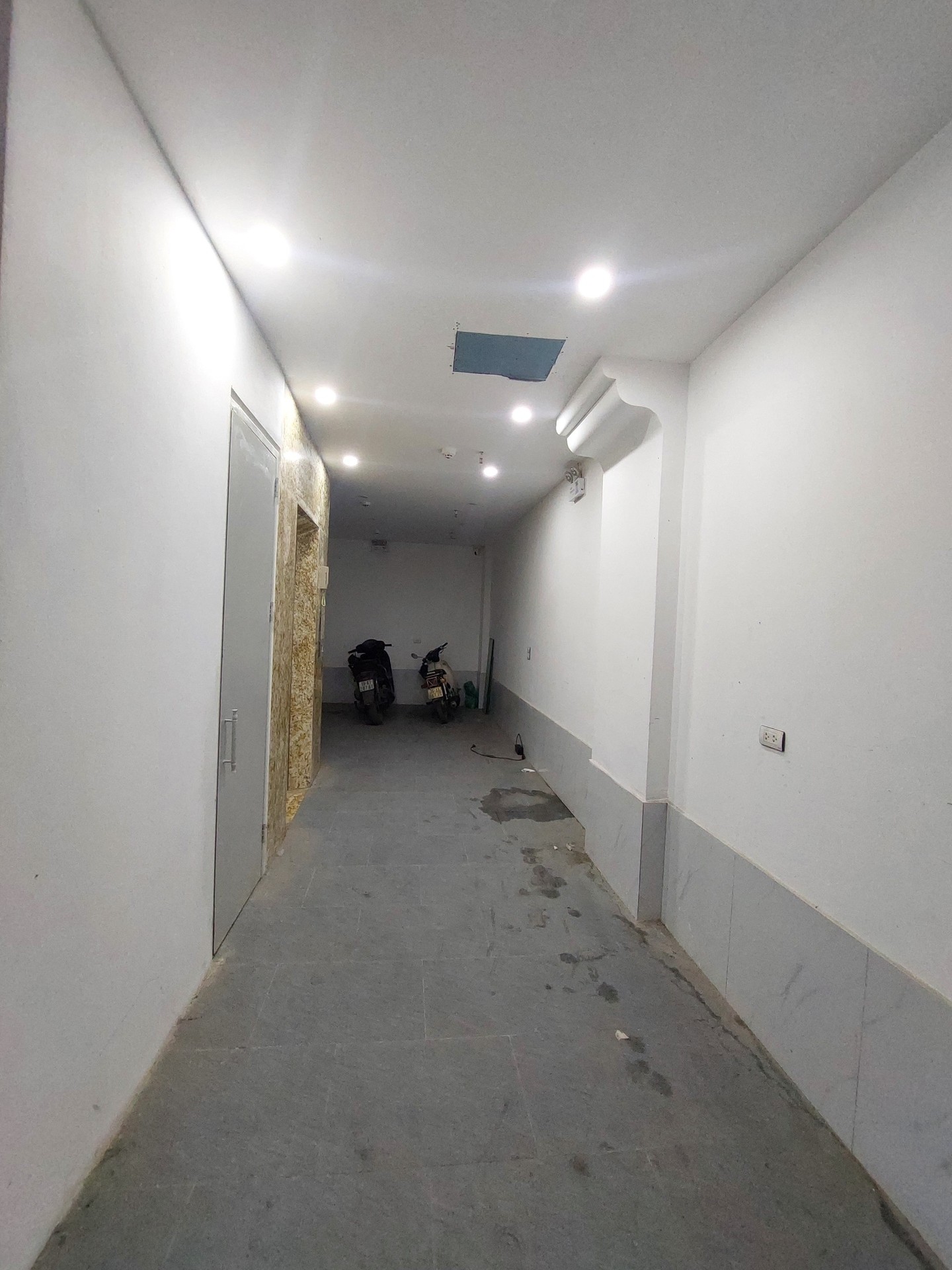 Bán nhà Giải Phóng - diện tích 46m2 6 tầng - Ô tô đỗ cửa - giá 15,3 tỷ