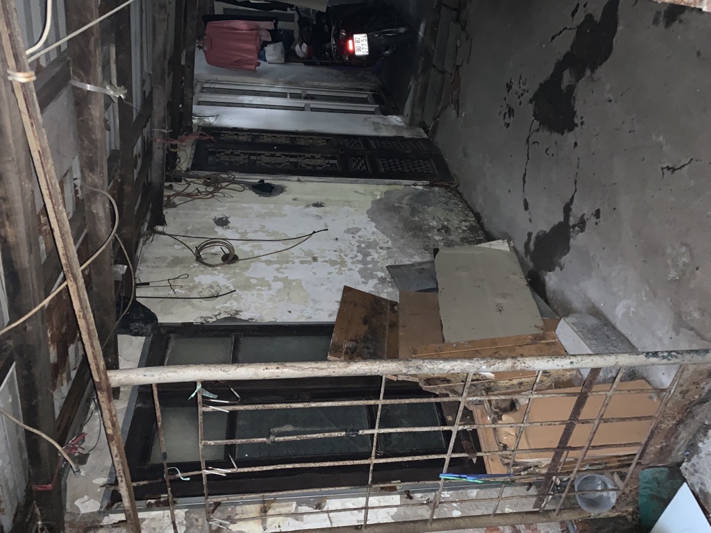 Bán nhà Nguyễn Khuyến - diện tích 186m2 2 tầng - ô tô tránh - giá 61 tỷ