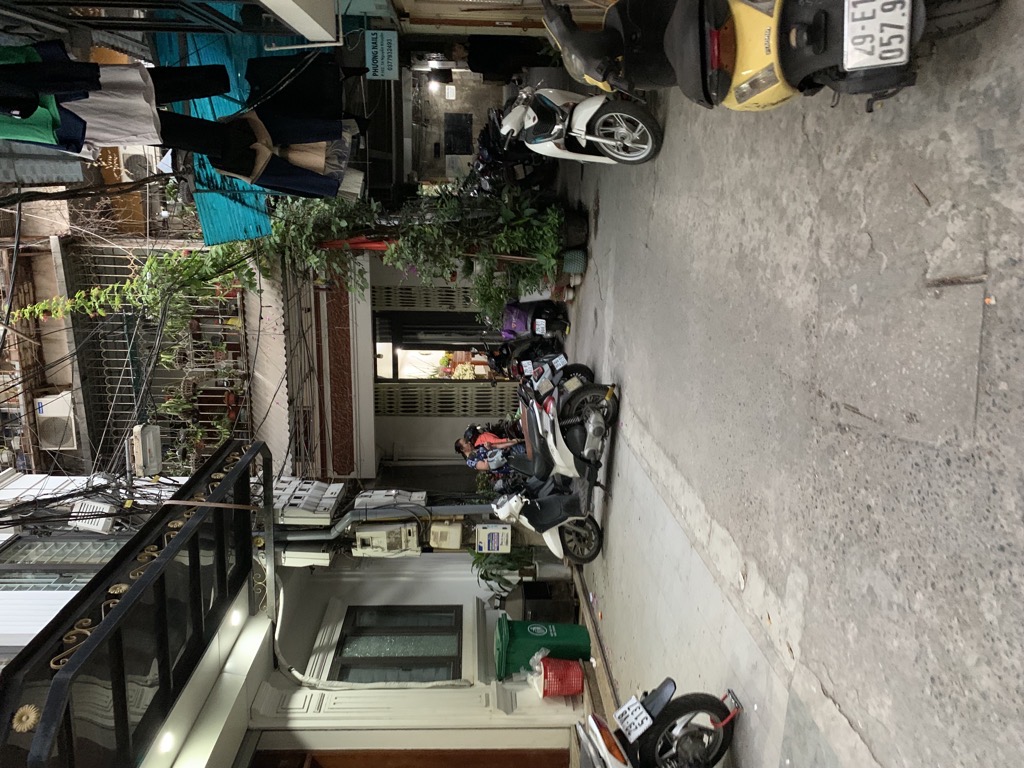 Bán nhà Nguyễn Khuyến - diện tích 186m2 2 tầng - ô tô tránh - giá 61 tỷ