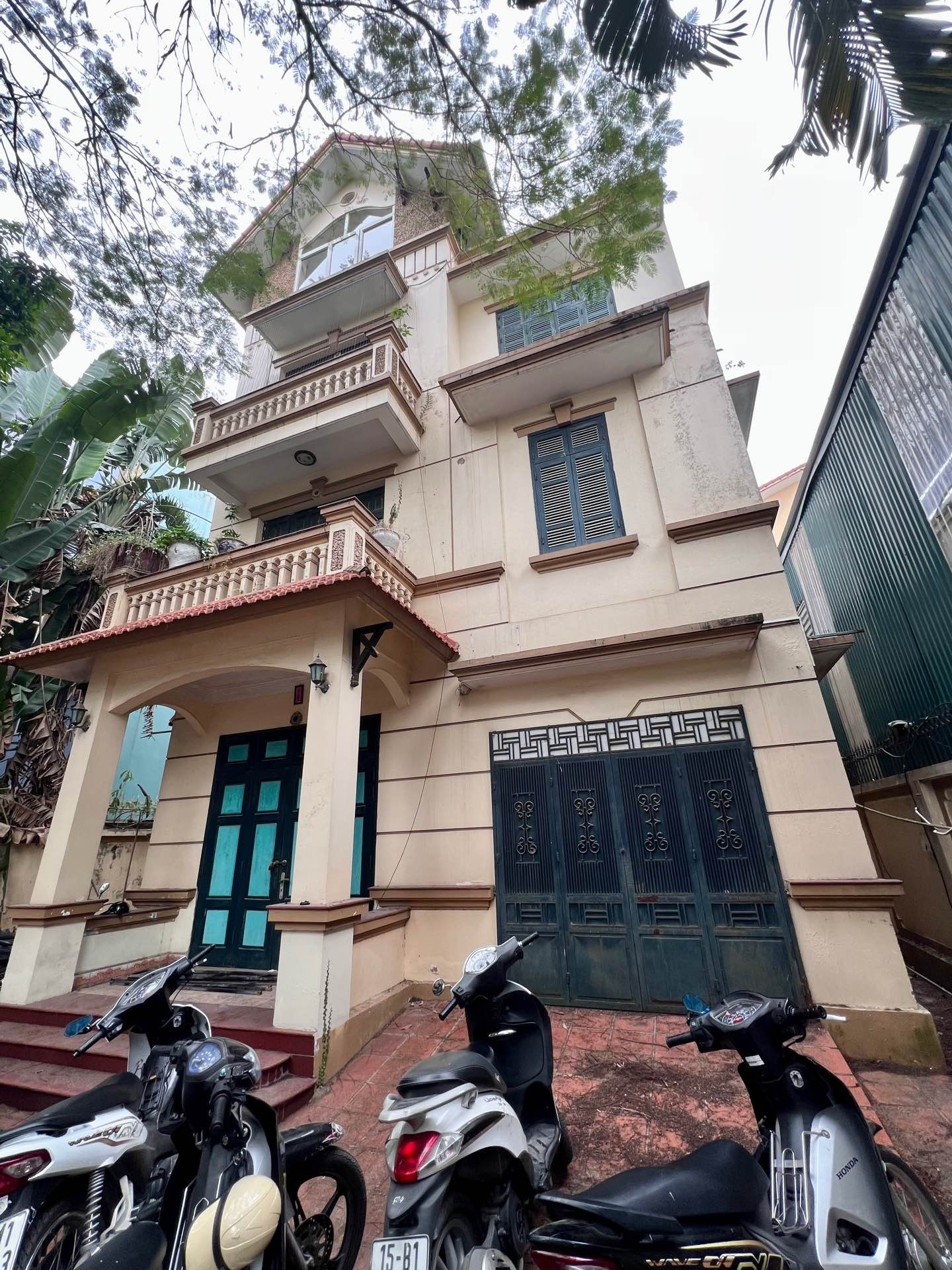 Bán nhà Bán Đảo Linh Đàm - diện tích 508m2 4 tầng - Chỉ có 1 mặt tiền - giá 200 tỷ