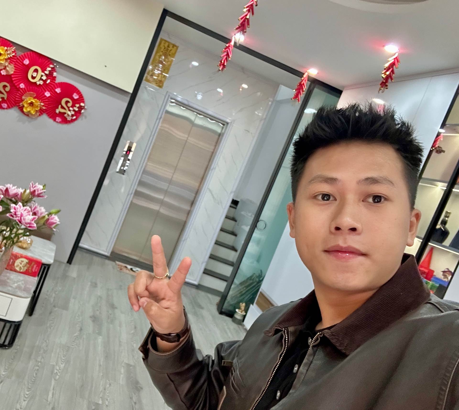 Bán nhà Đại La - diện tích 48m2 6 tầng - Ngõ ô tô tránh - giá 20 tỷ
