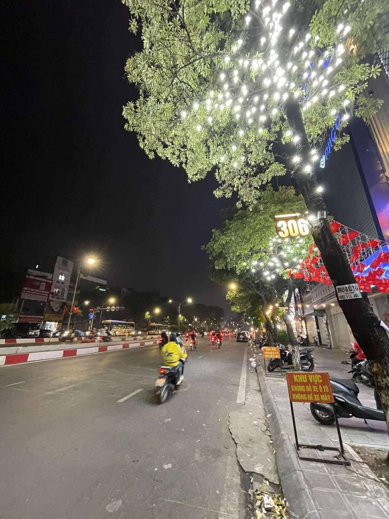 Bán nhà Trần Khát Chân - diện tích 129m2 5 tầng - Mặt tiền khủng - giá 120 tỷ